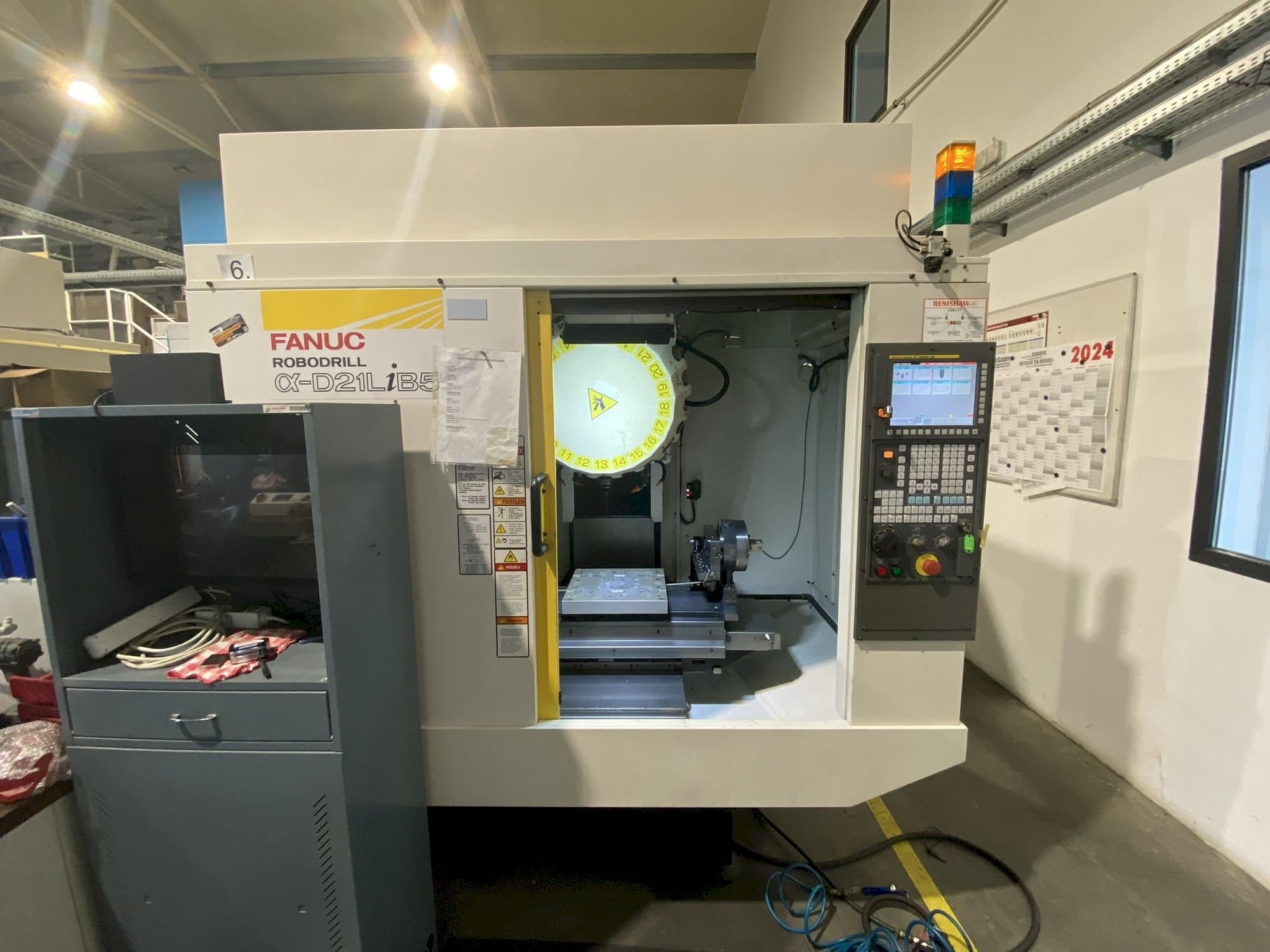 Вид станка FANUC Robodrill Alpha D21LiA5  спереди