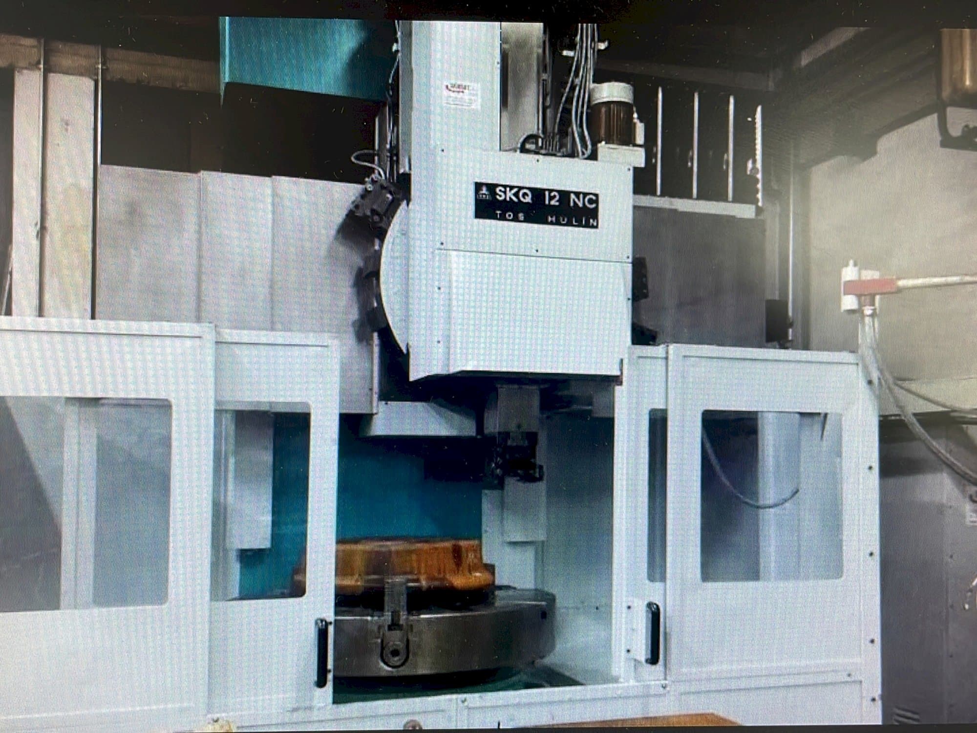 Вид станка TOS SKQ 12 NC  спереди