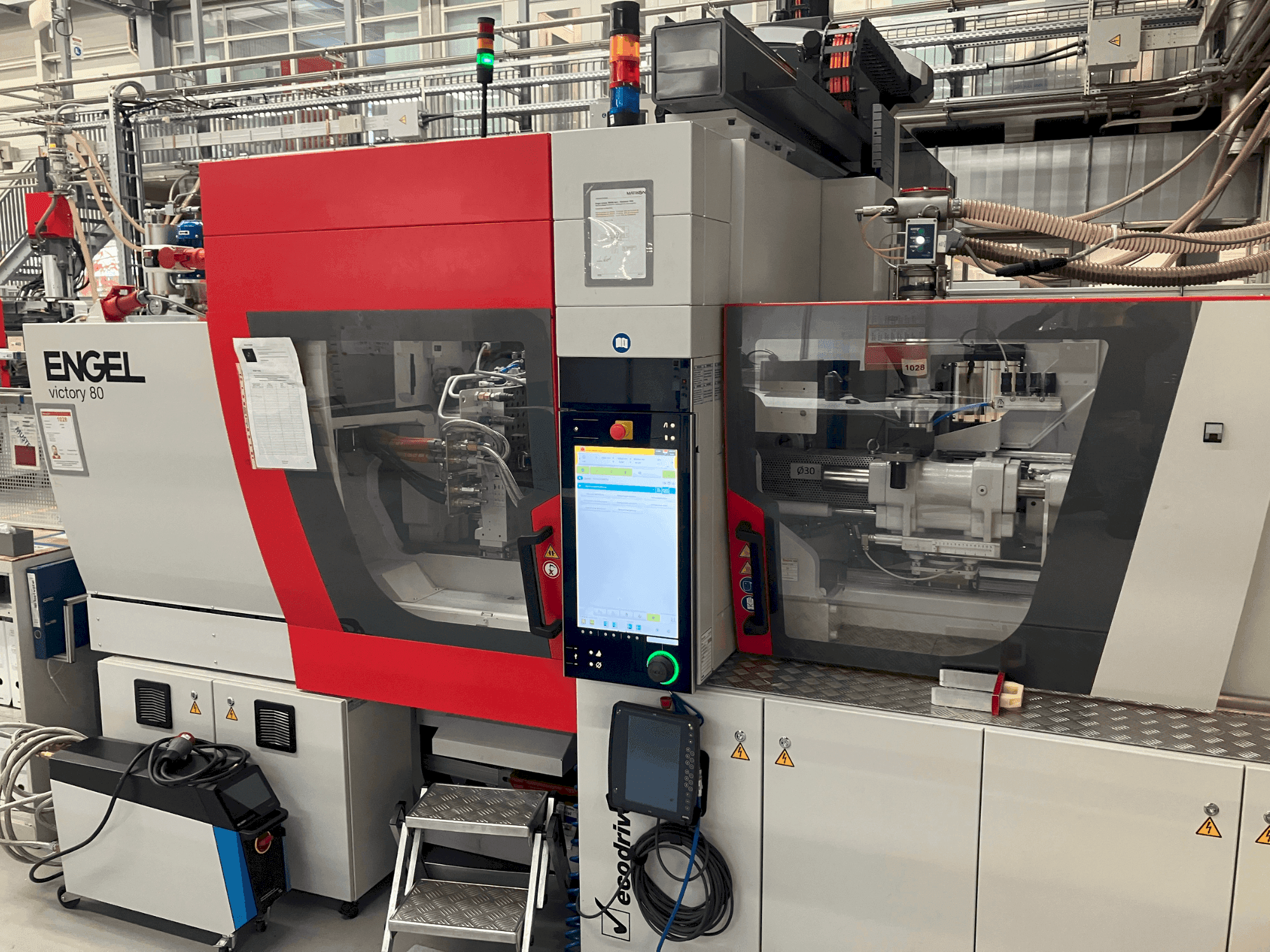 Вид станка Engel victory 200/80 tech  спереди