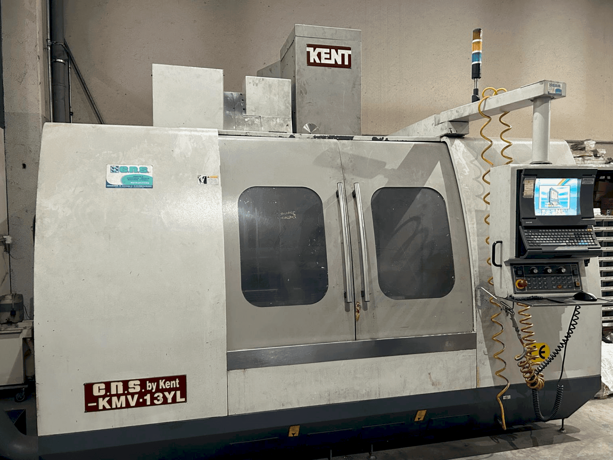 Вид станка Kent KMV 13 YL  спереди