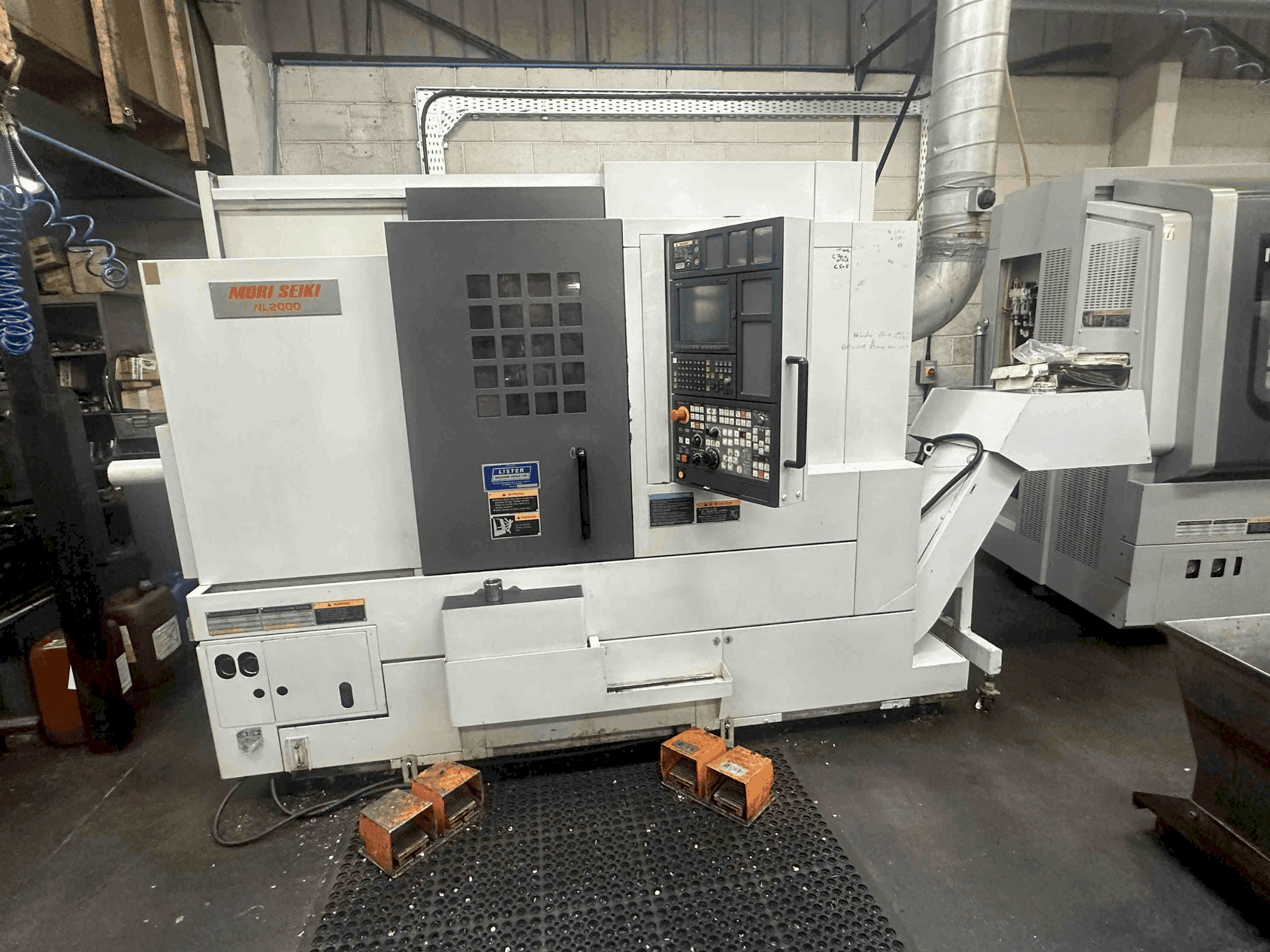 Вид станка MORI SEIKI NL2000SY/500  спереди