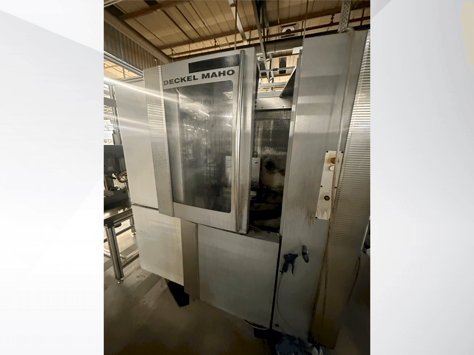 Вид станка DECKEL MAHO DMC 50H  спереди