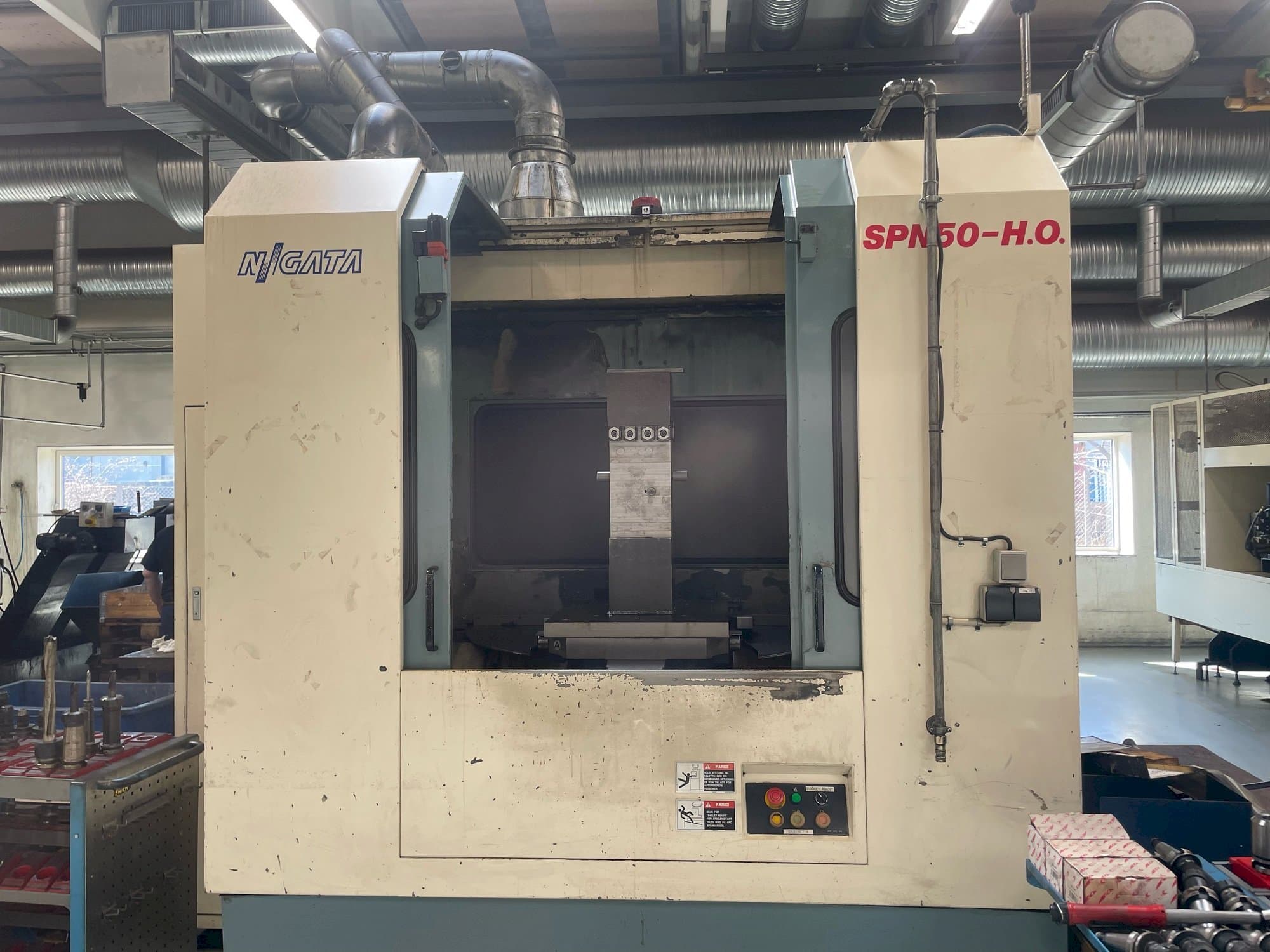 Вид станка Niigata SPN 50-HO  спереди