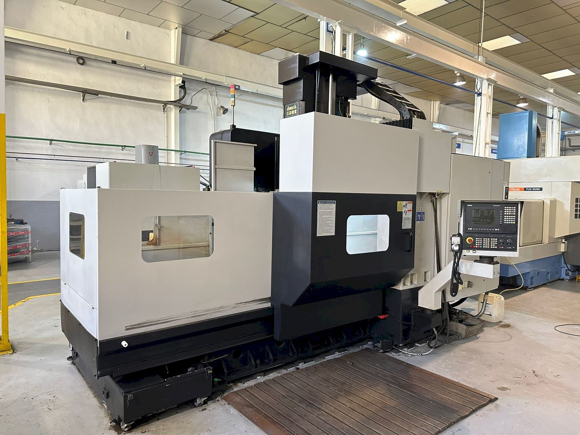 Вид станка AWEA VP2012  спереди