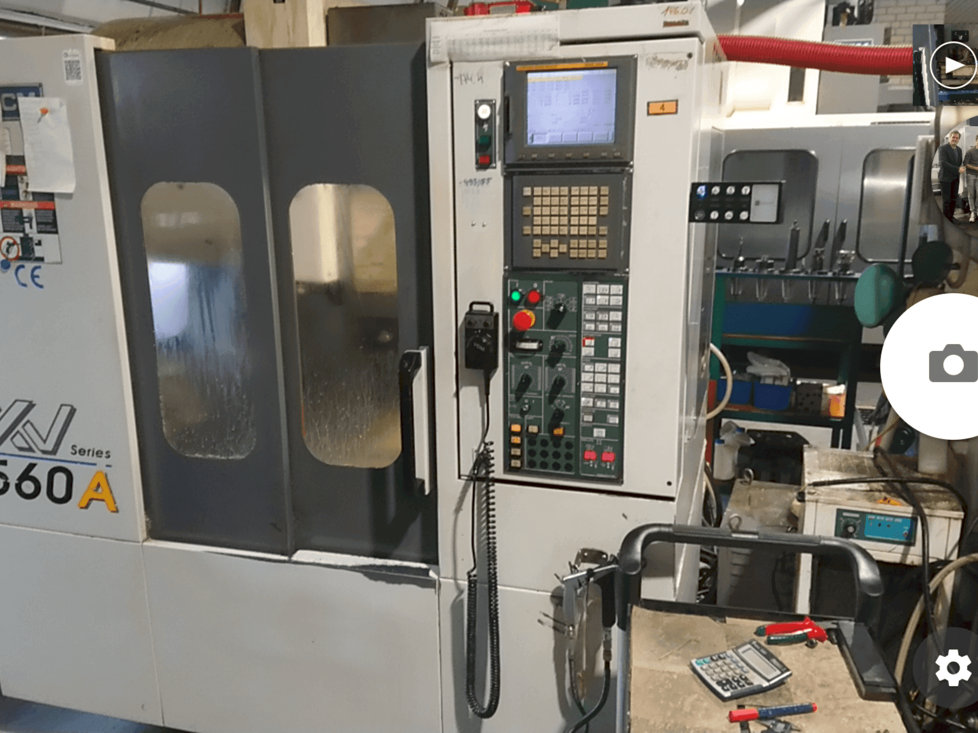 Вид станка YCM XV560A  спереди