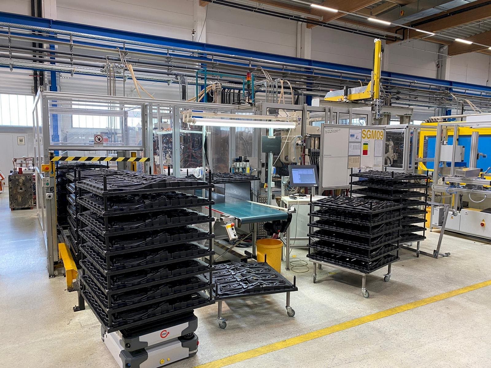 Вид станка Krauss Maffei 650-1900-520 CZ Multinject  спереди