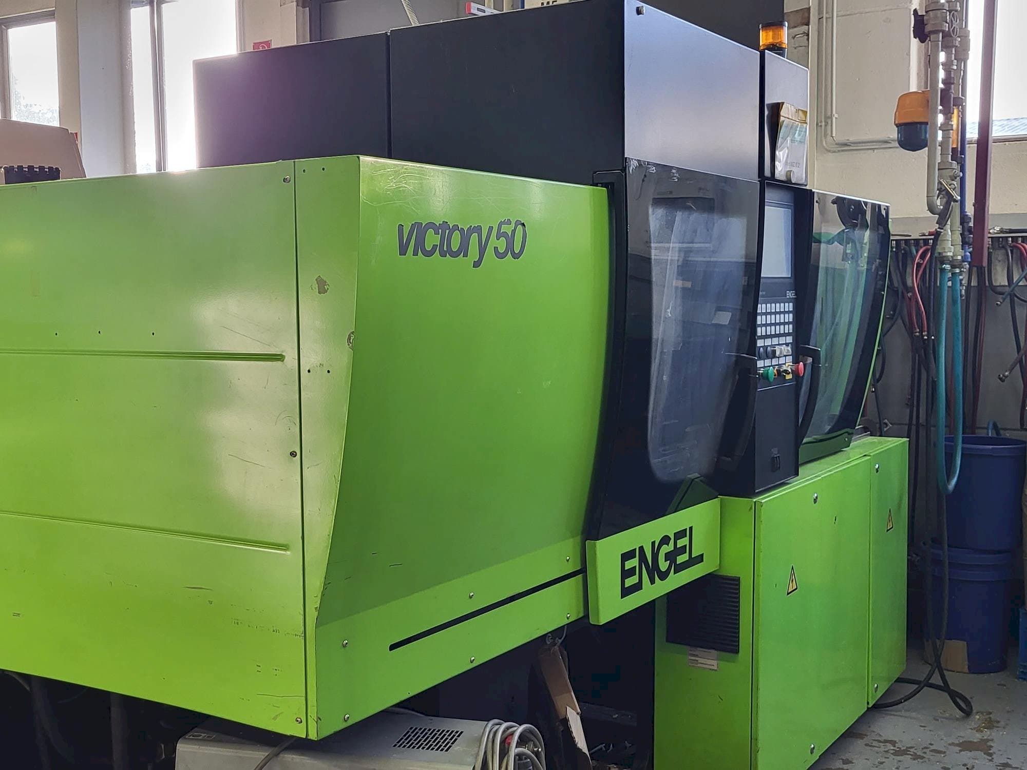 Вид  станка с Engel Victory 200/50 FOCUS  правой стороны