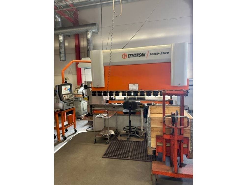 Вид станка ERMAKSAN Speedbend 3135  спереди