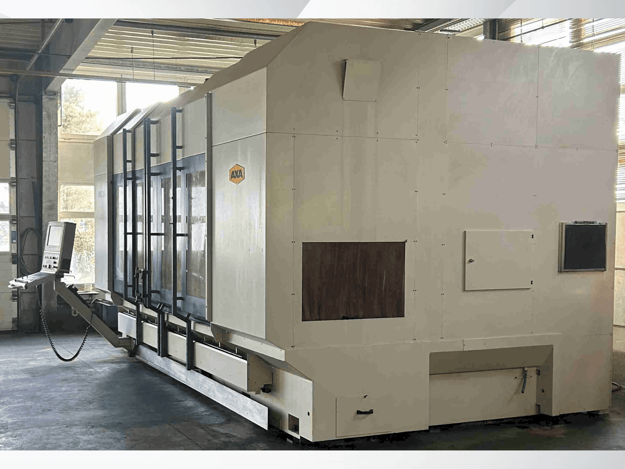 Вид станка AXA VHC 3-3000 S  спереди