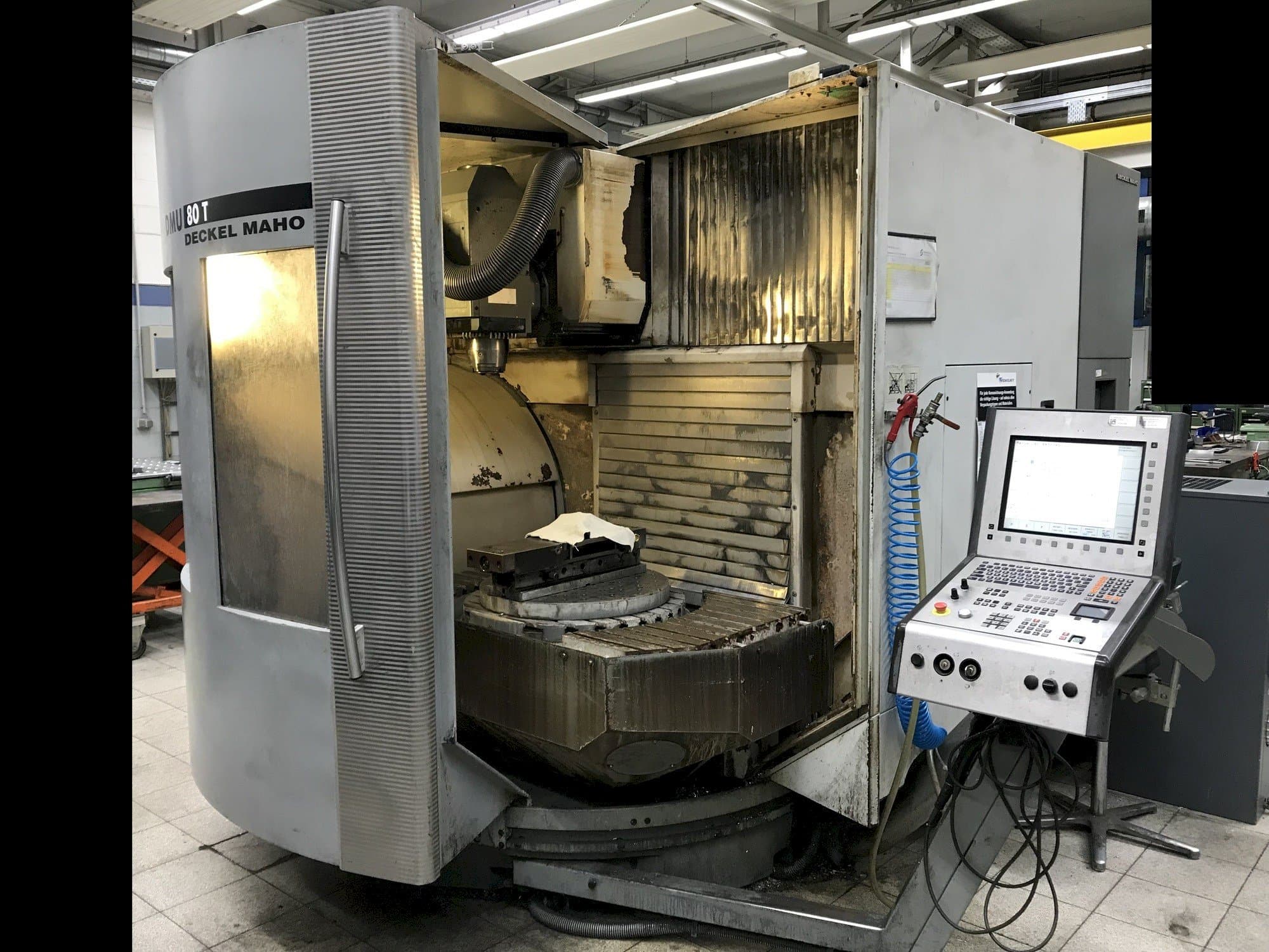 Вид станка DECKEL MAHO DMU 80 T  спереди