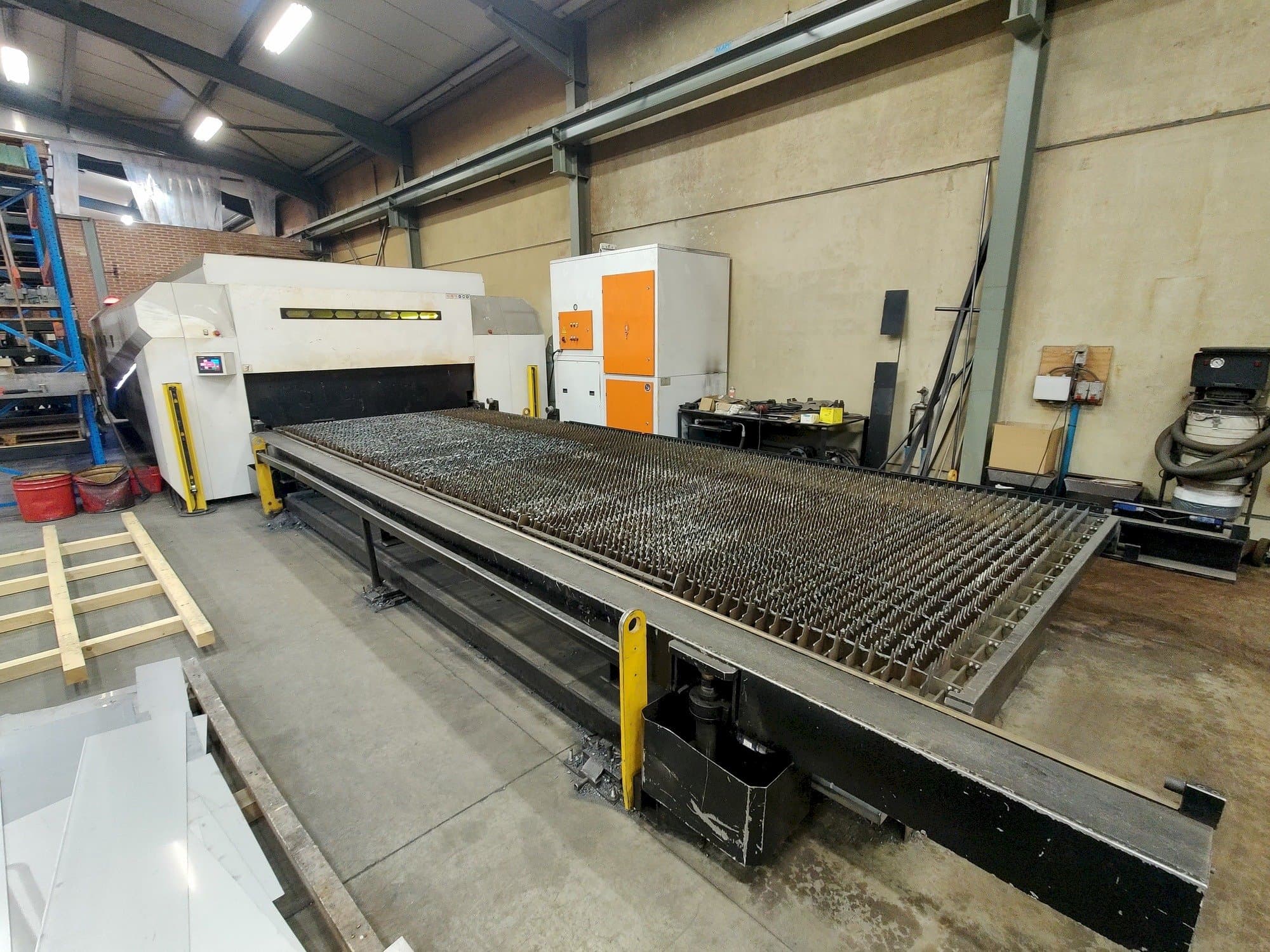 Вид станка ERMAKSAN Fibermak Momentum Gen2  спереди