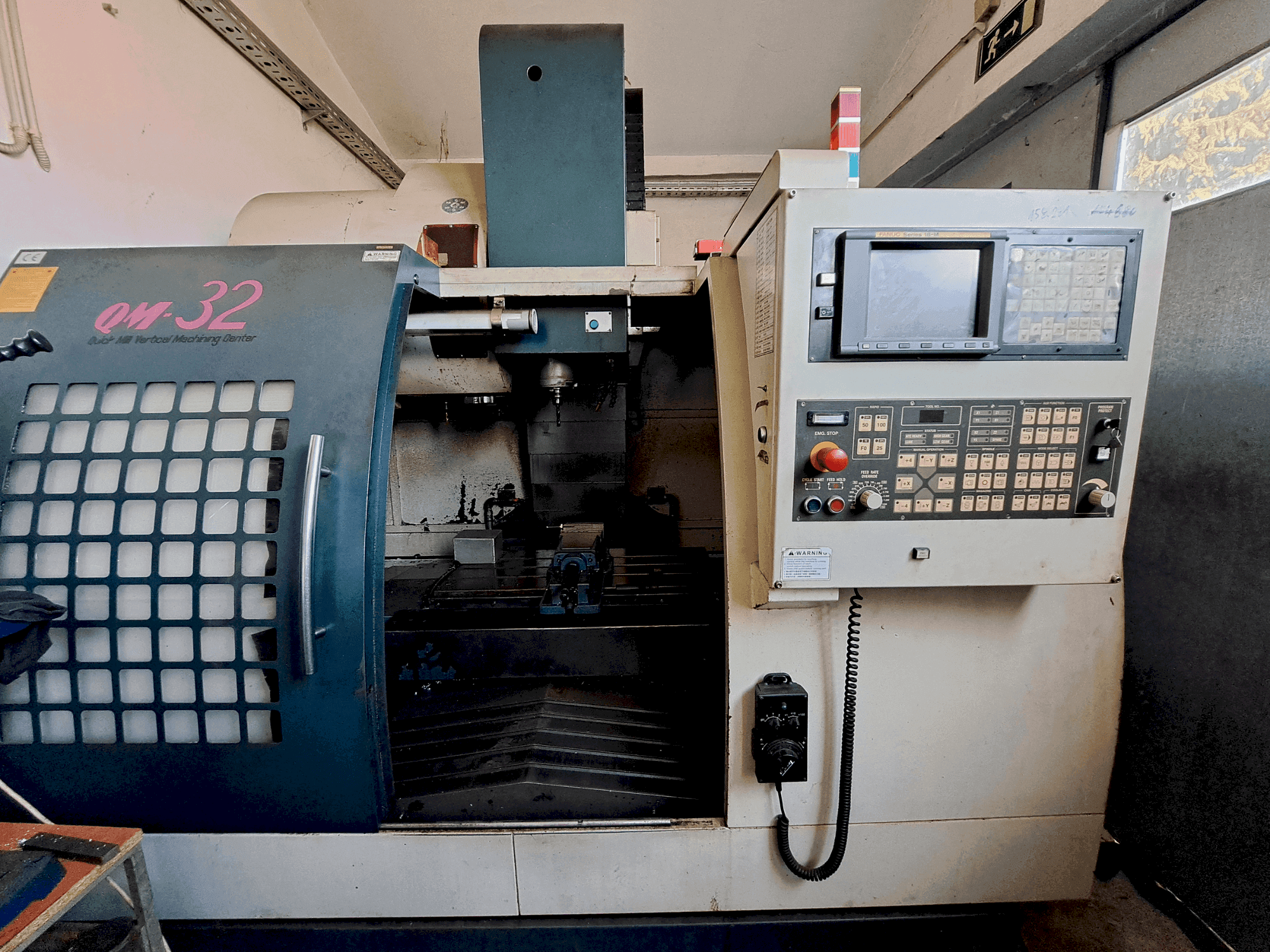 Вид станка Feeler QM-32  спереди