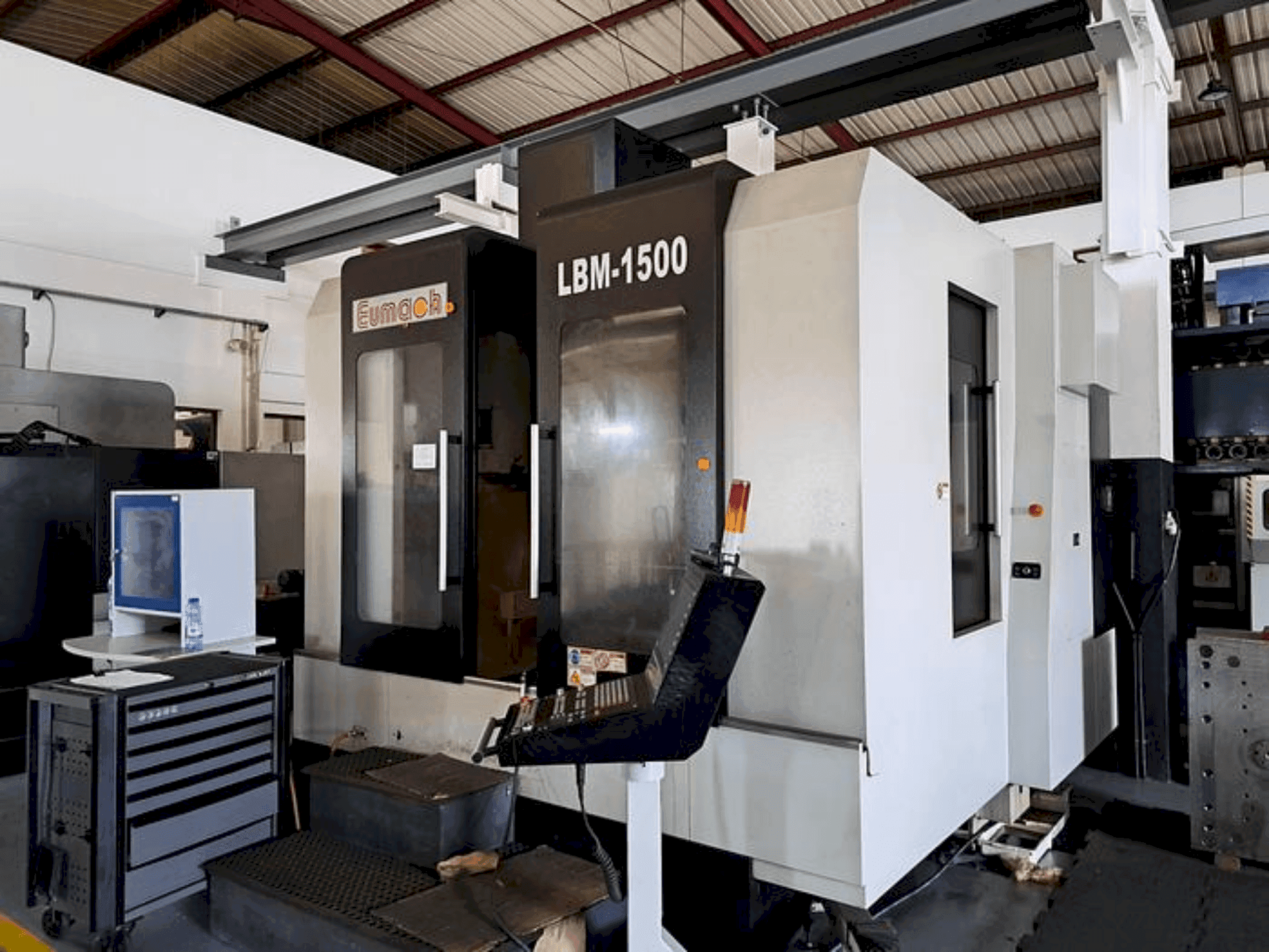 Вид станка Eumach LBM-1500  спереди