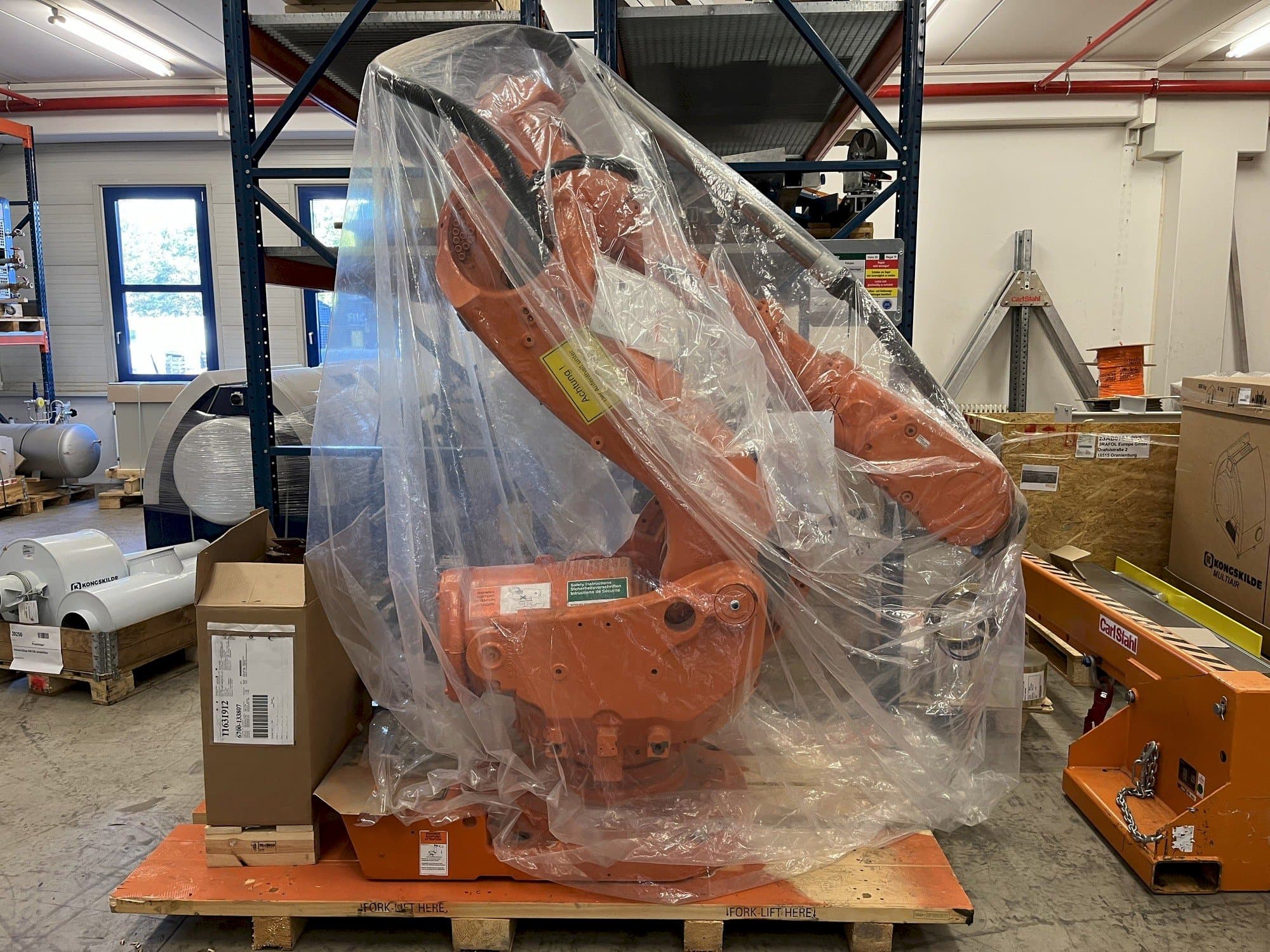 Вид станка ABB IRB 6600 M2004  спереди