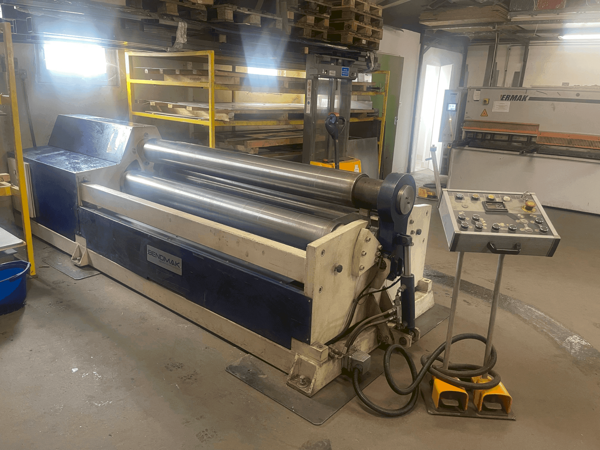 Вид станка BENDMAK CY3R-HS 20/08  спереди