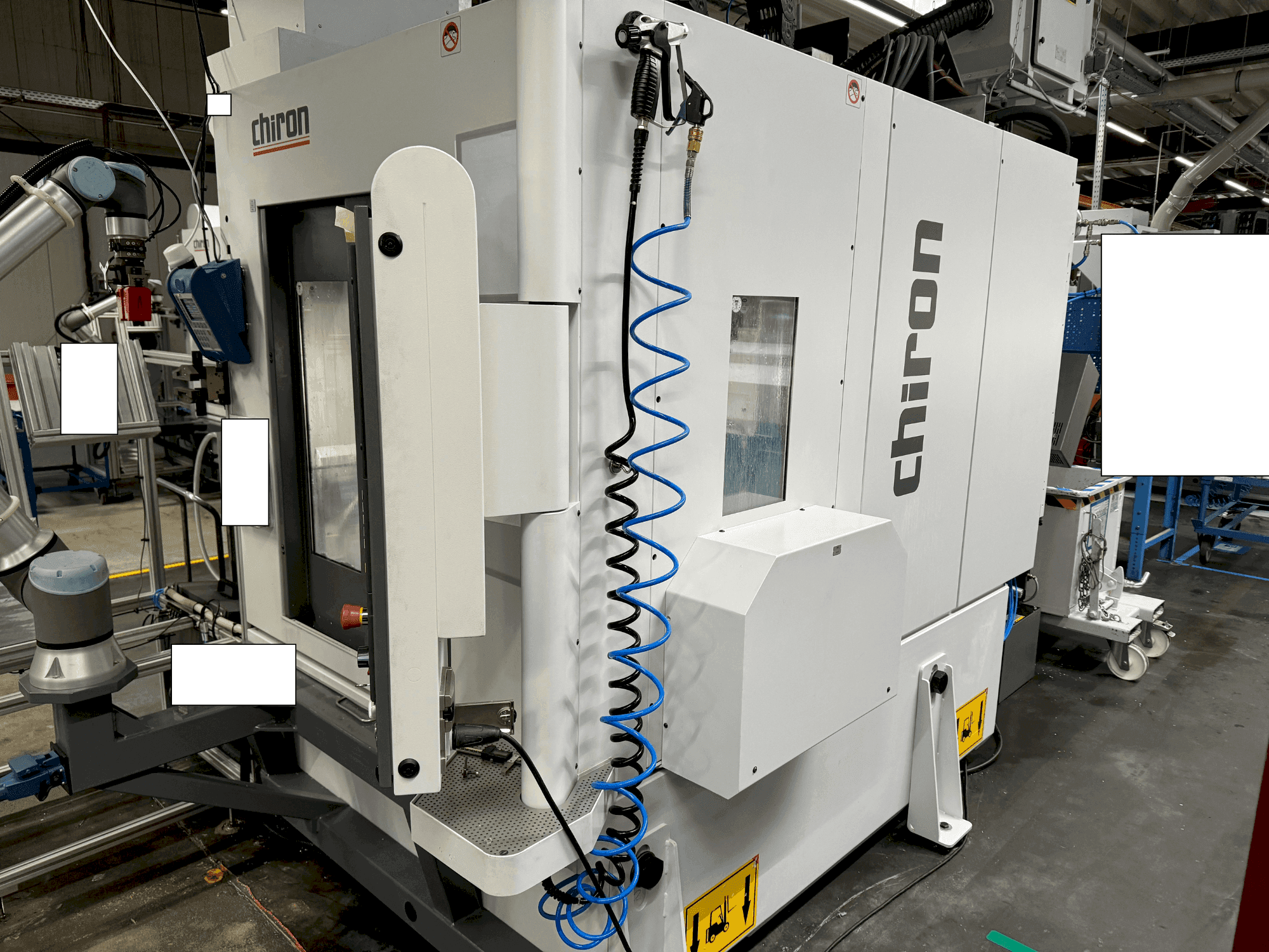 Вид станка CHIRON FZ12 FX  спереди