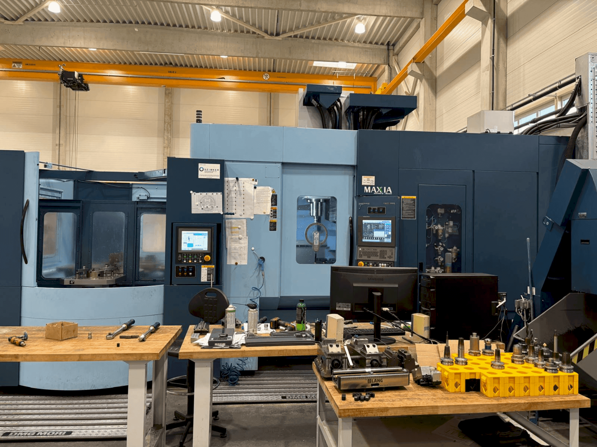Вид станка Matsuura MAM72-70V  спереди