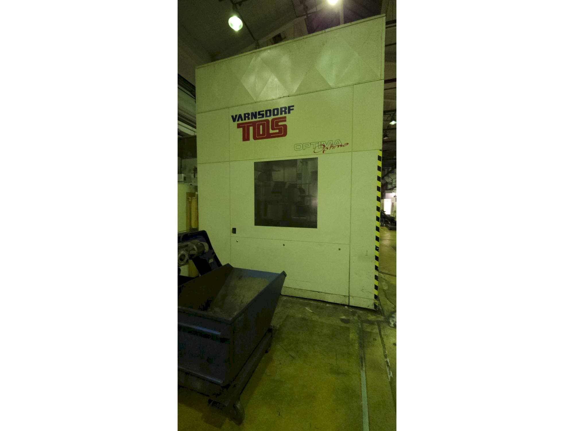 Вид станка TOS Optima  спереди