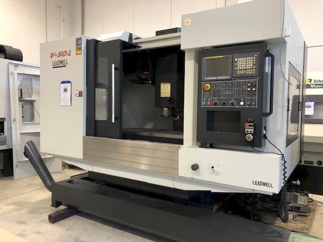 Вид станка Leadwell V50L  спереди