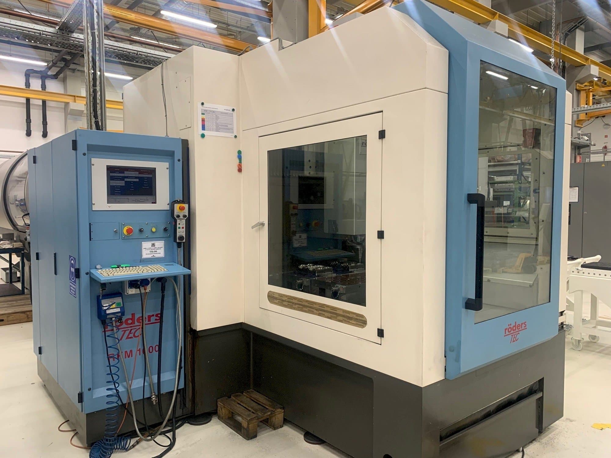 Вид станка Roders RFM 1000-2  спереди