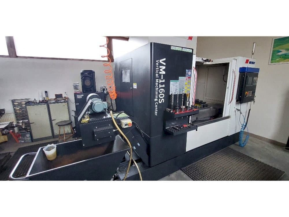 Вид станка Neway VM 1160  спереди