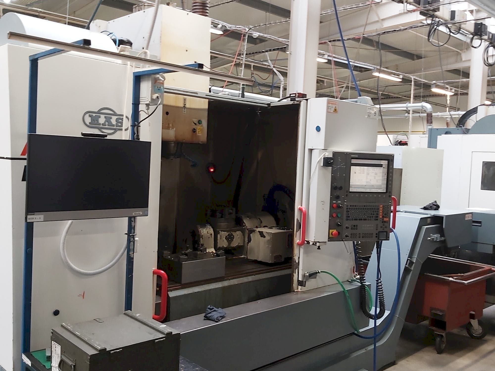 Вид  станка с KOVOSVIT MAS MCV 1016 Quick  правой стороны