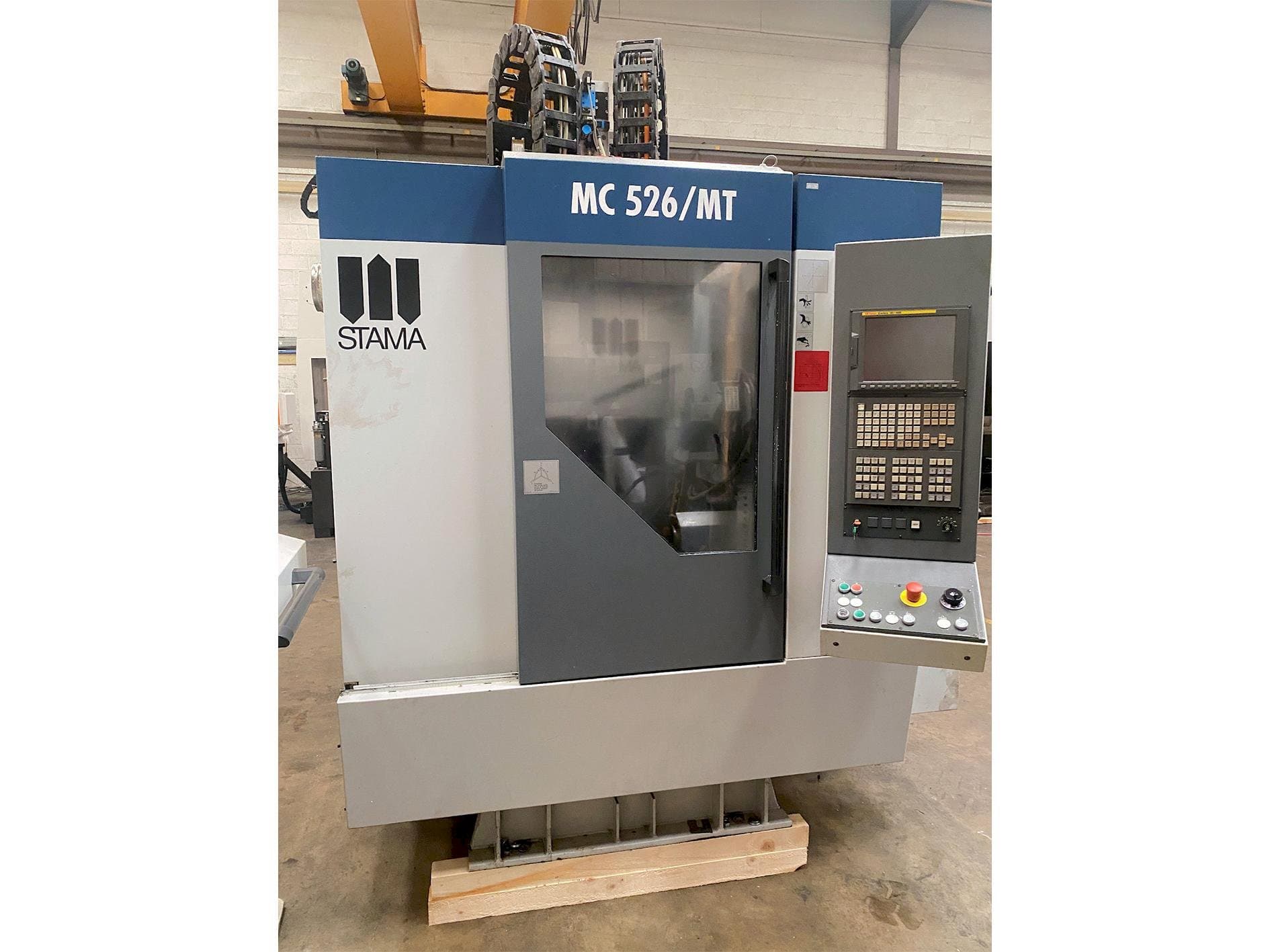 Вид станка STAMA MC 526  спереди
