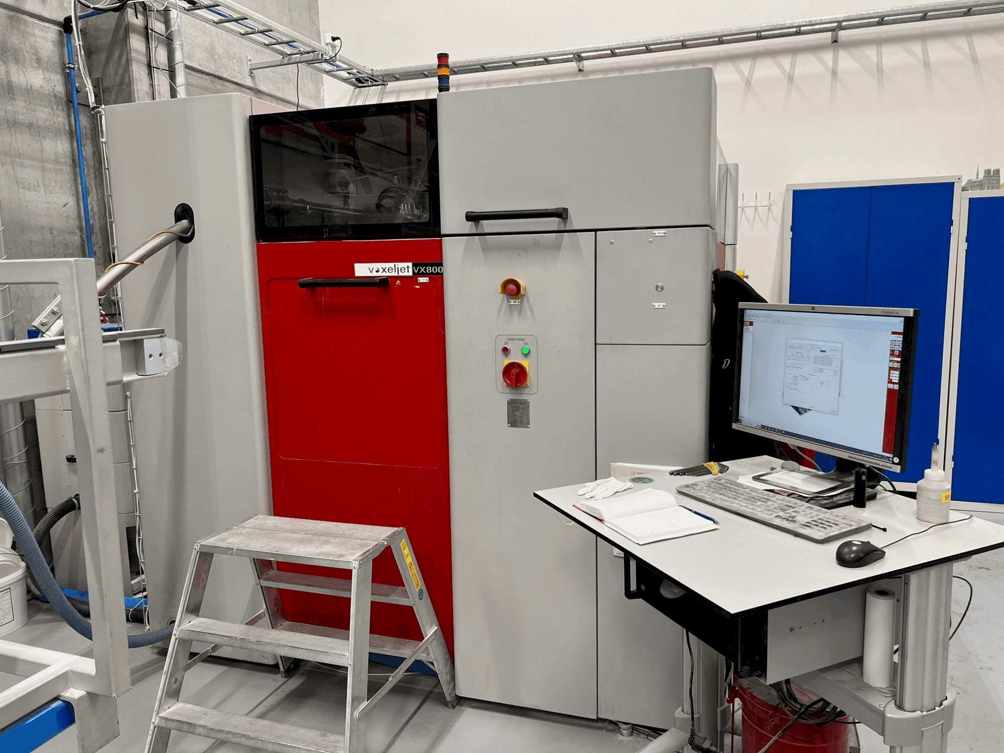 Вид станка VOXELJET VX800 (2010)  спереди
