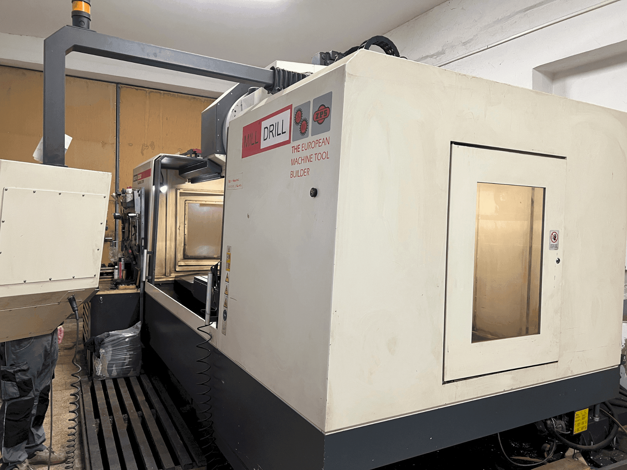 Вид станка TAJMAC-ZPS MCFV 2080  спереди