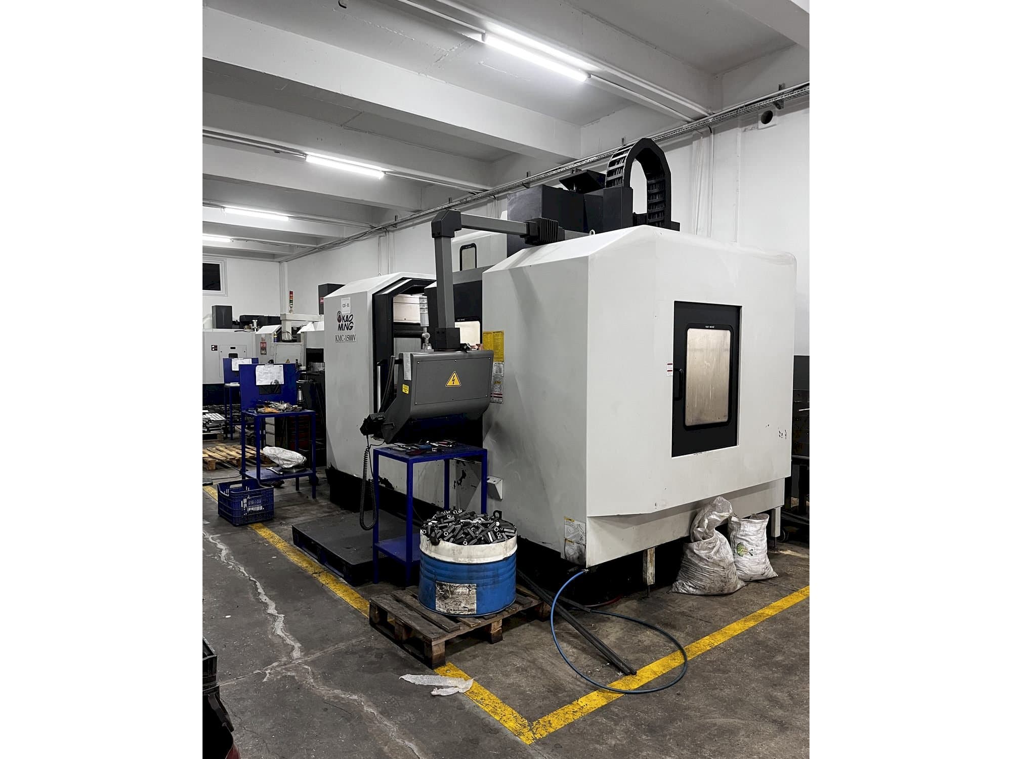 Вид станка KAOMING KMC 1500V  спереди