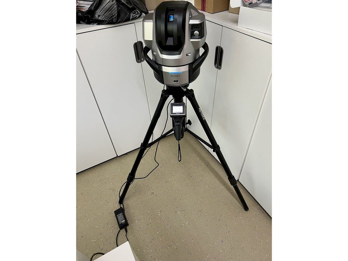 Вид станка KEYENCE WM-C3000  спереди