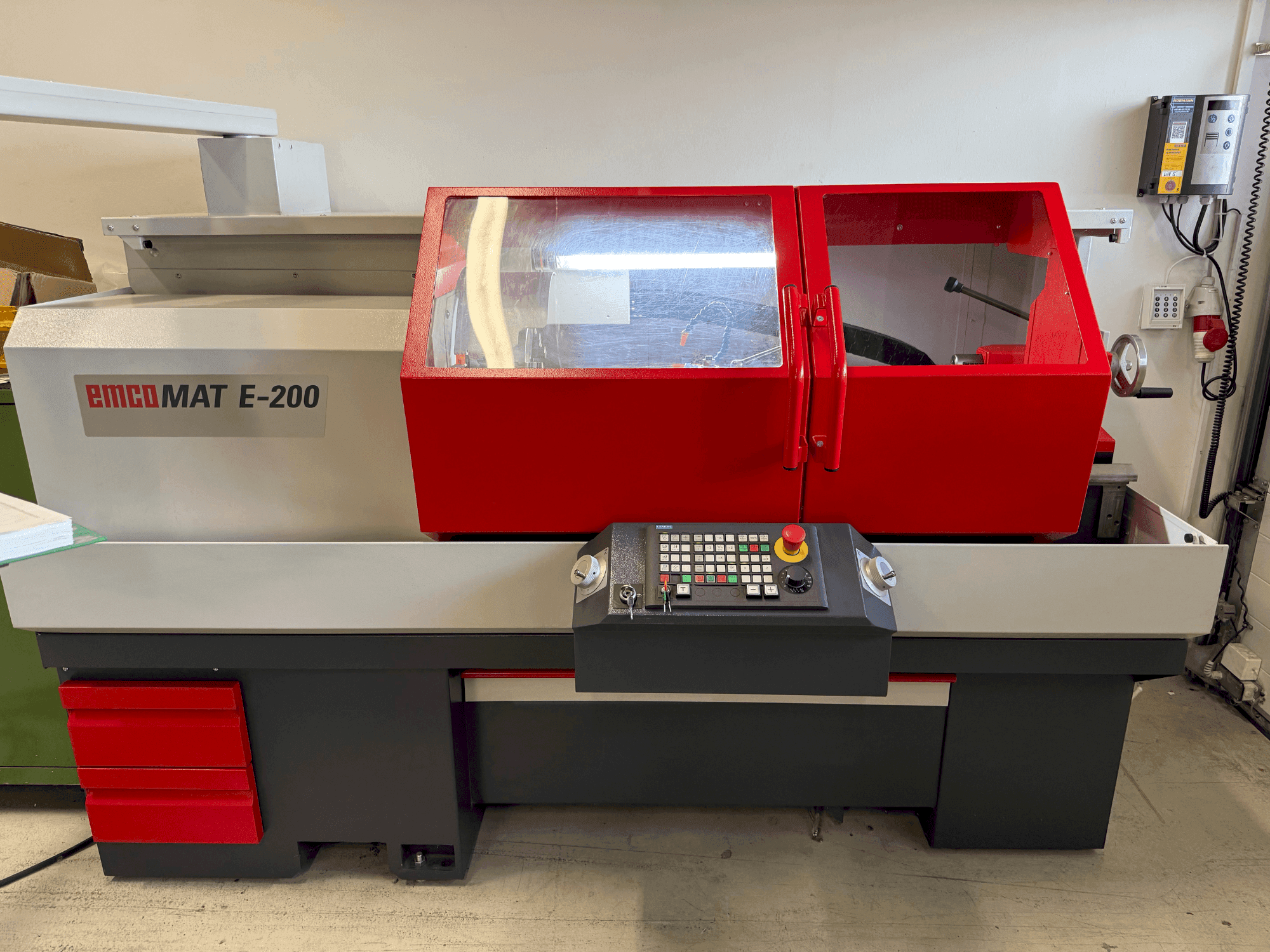 Вид станка EMCO Emcomat E-200  спереди