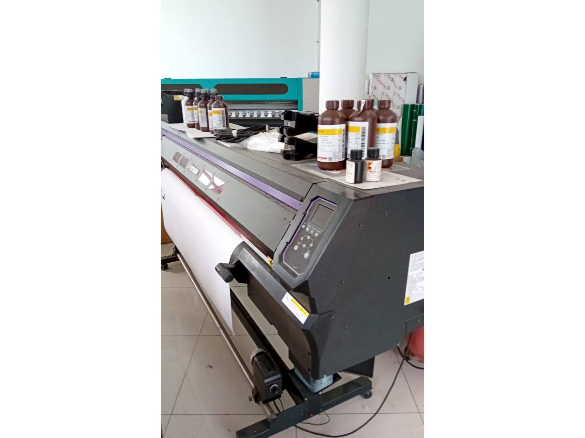 Вид станка MIMAKI ucjv300-160  спереди