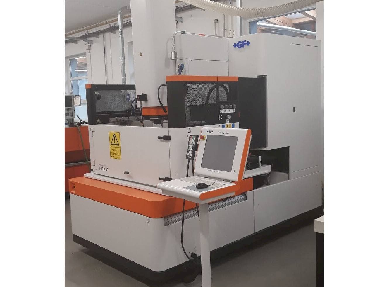 Вид станка AgieCharmilles Form 30  спереди