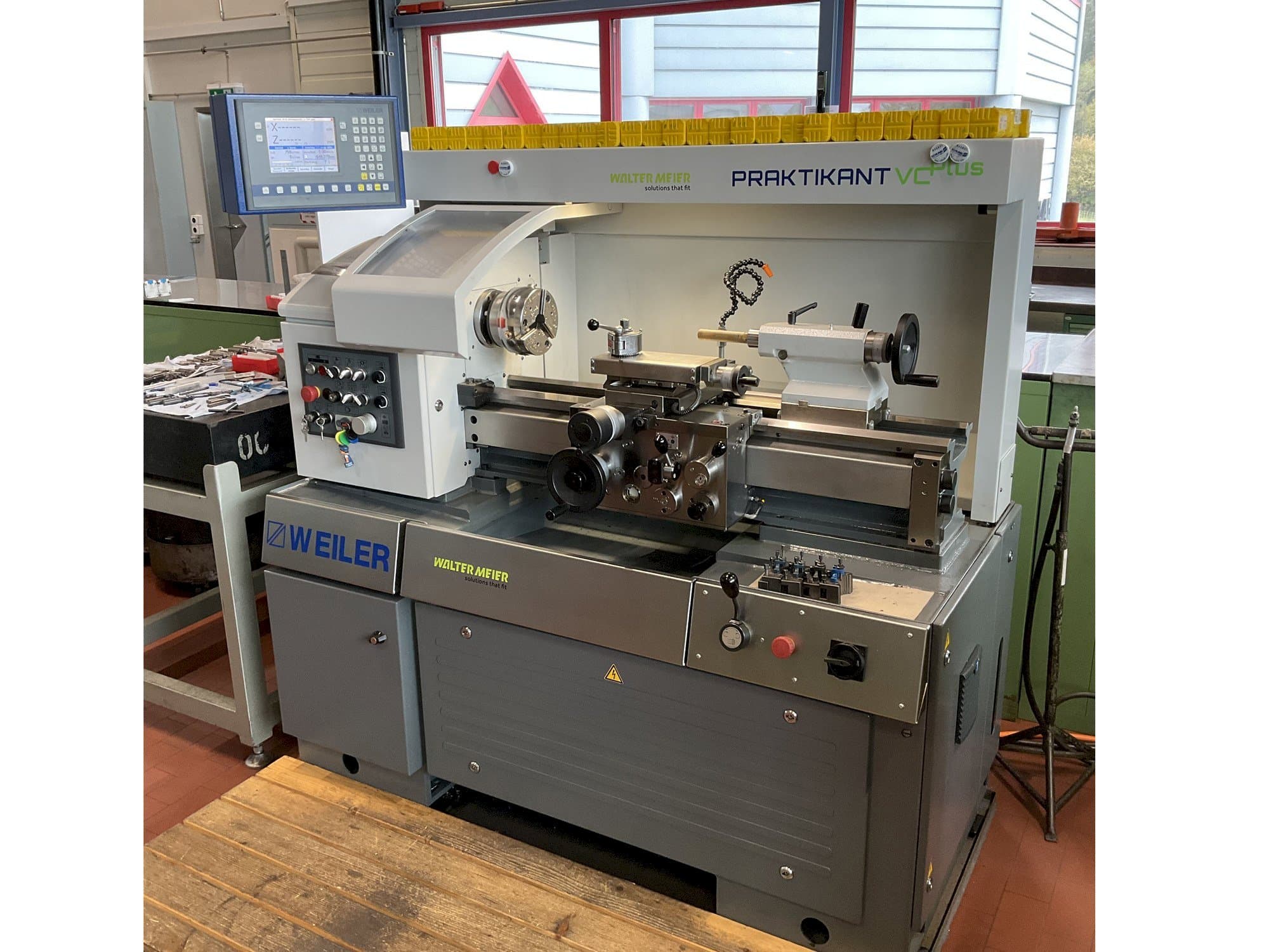 Вид станка Weiler Praktikant VCplus  спереди