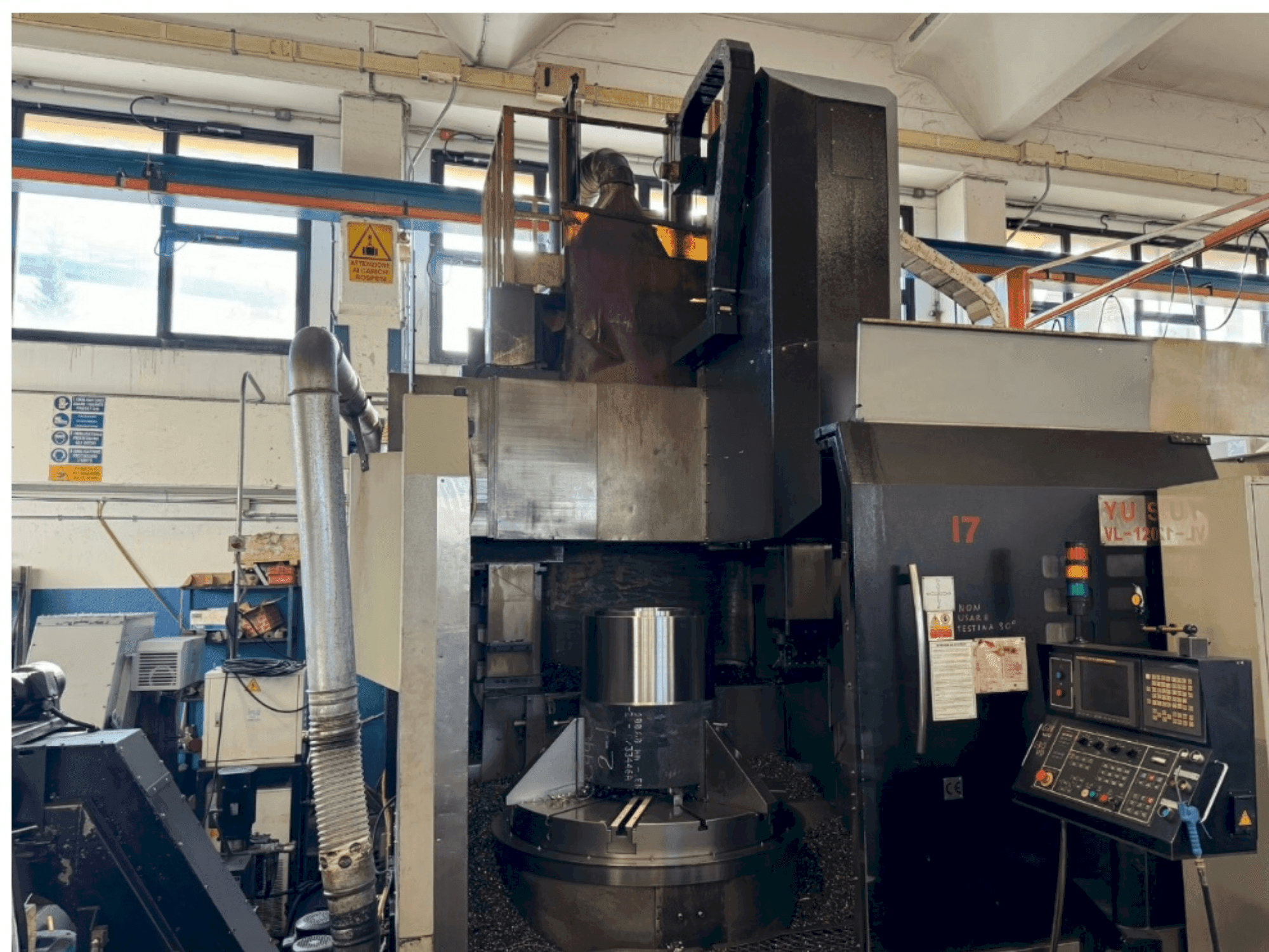 Вид станка YU SHINE YS-VL-1200 ATC+C  спереди