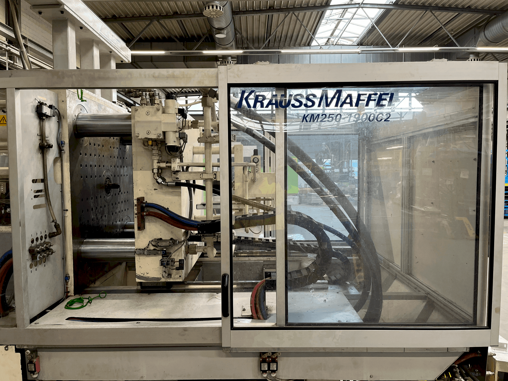 Вид станка Krauss Maffei 250-1900 C2  спереди