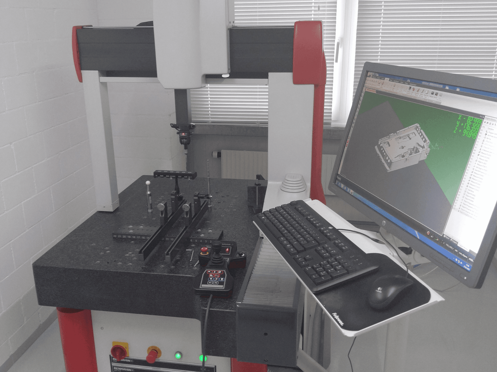 Вид станка Coord3 Ares 700  спереди