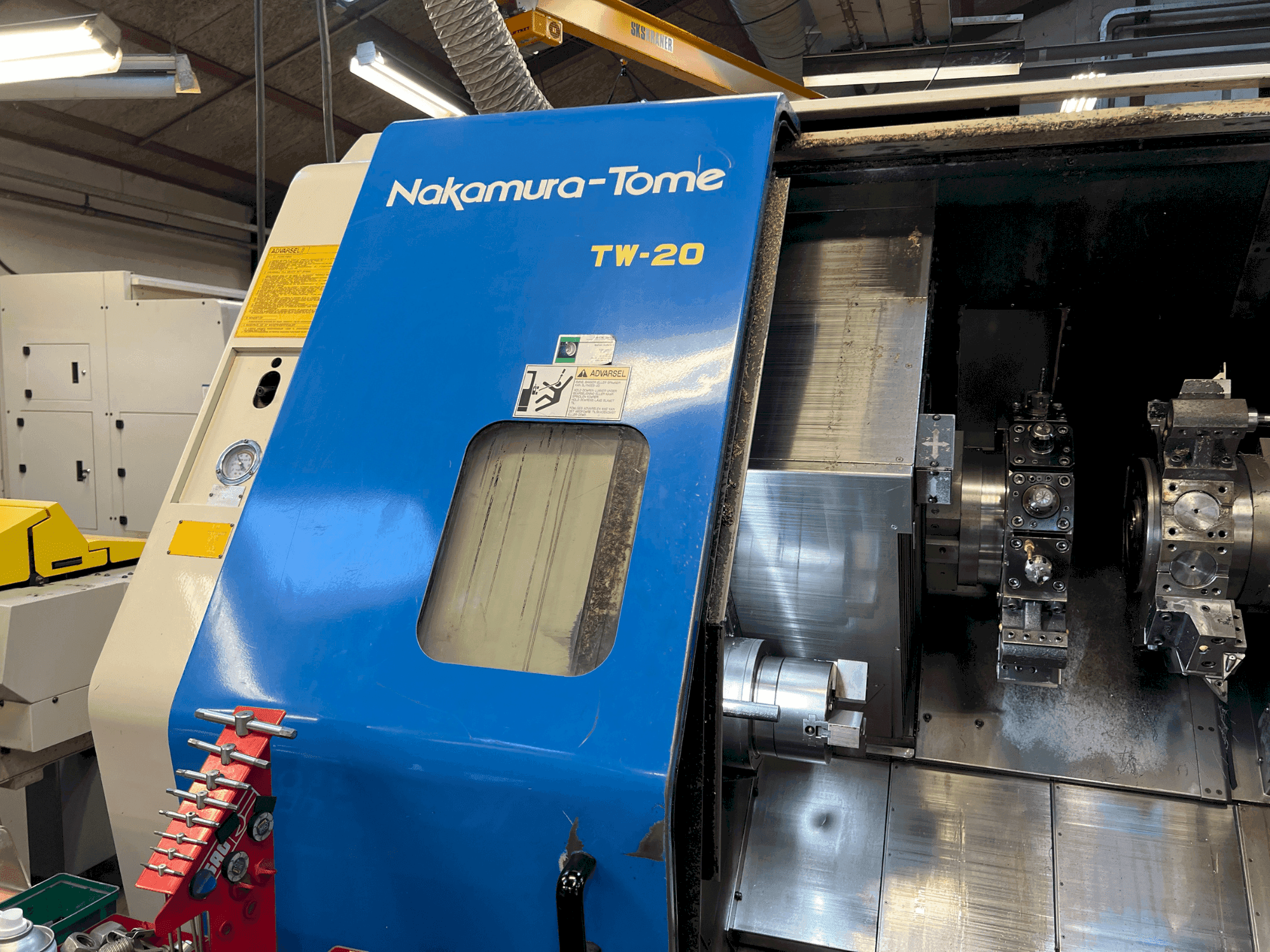 Вид станка NAKAMURA TW-20  спереди