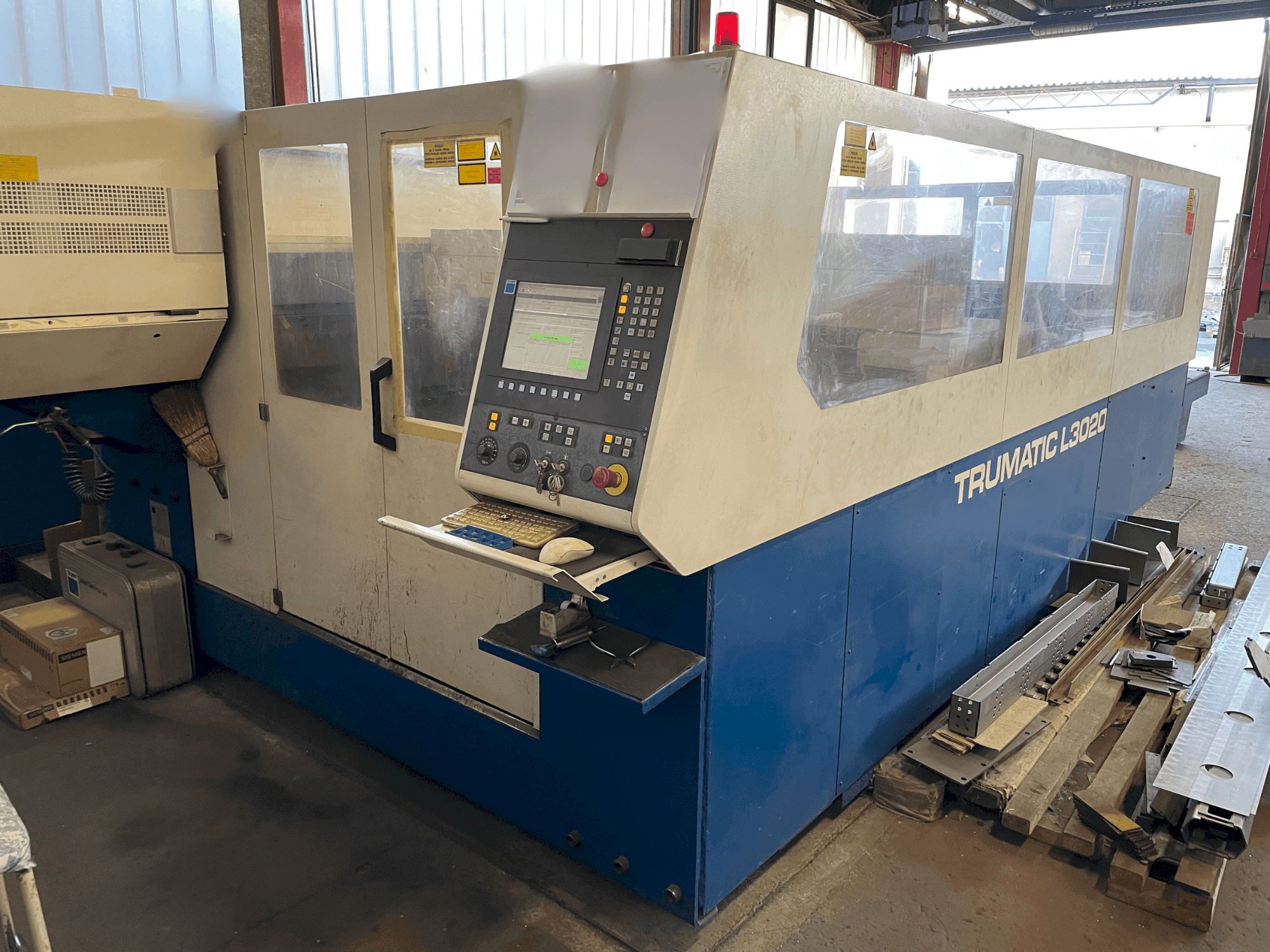 Вид станка TRUMPF Trumatic TC L3020  спереди