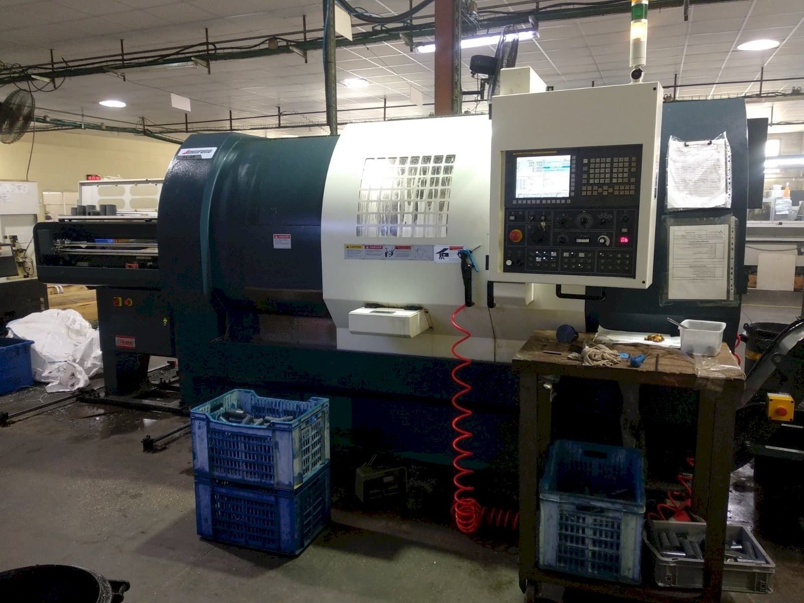 Вид станка Johnford SL-40  спереди