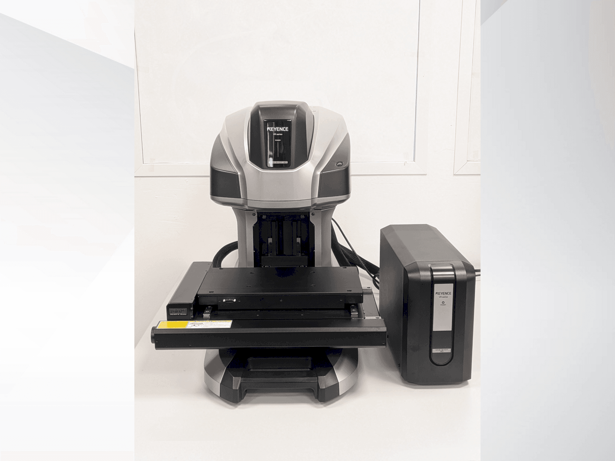 Вид станка KEYENCE VR-6200  спереди