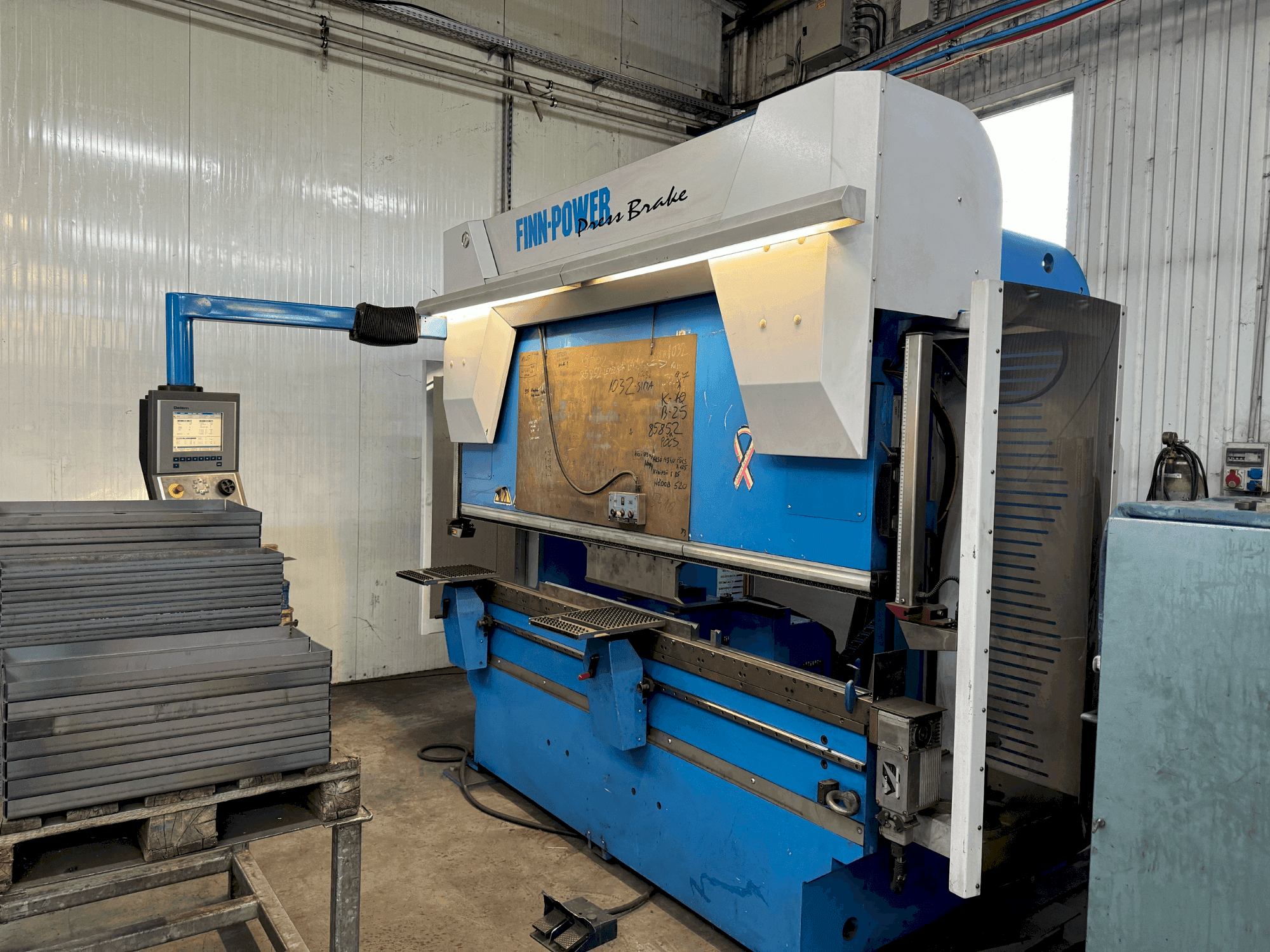 Вид станка Finn-Power B80.2550  спереди