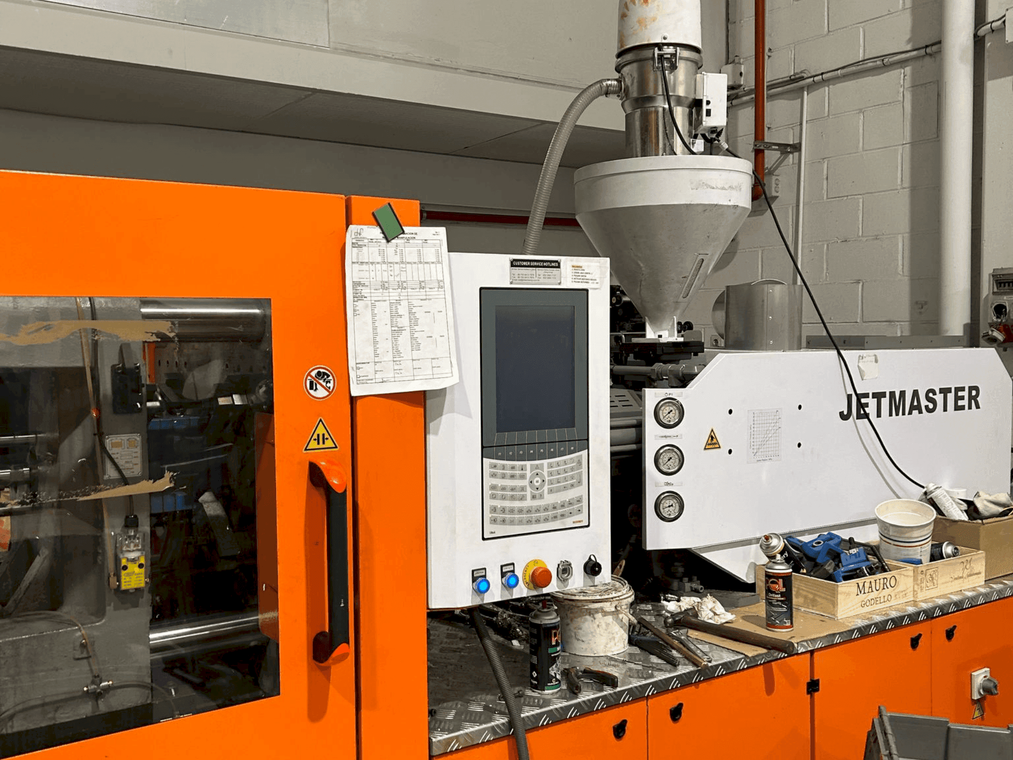 Вид станка CHEN HSONG JM200-MK6e  спереди