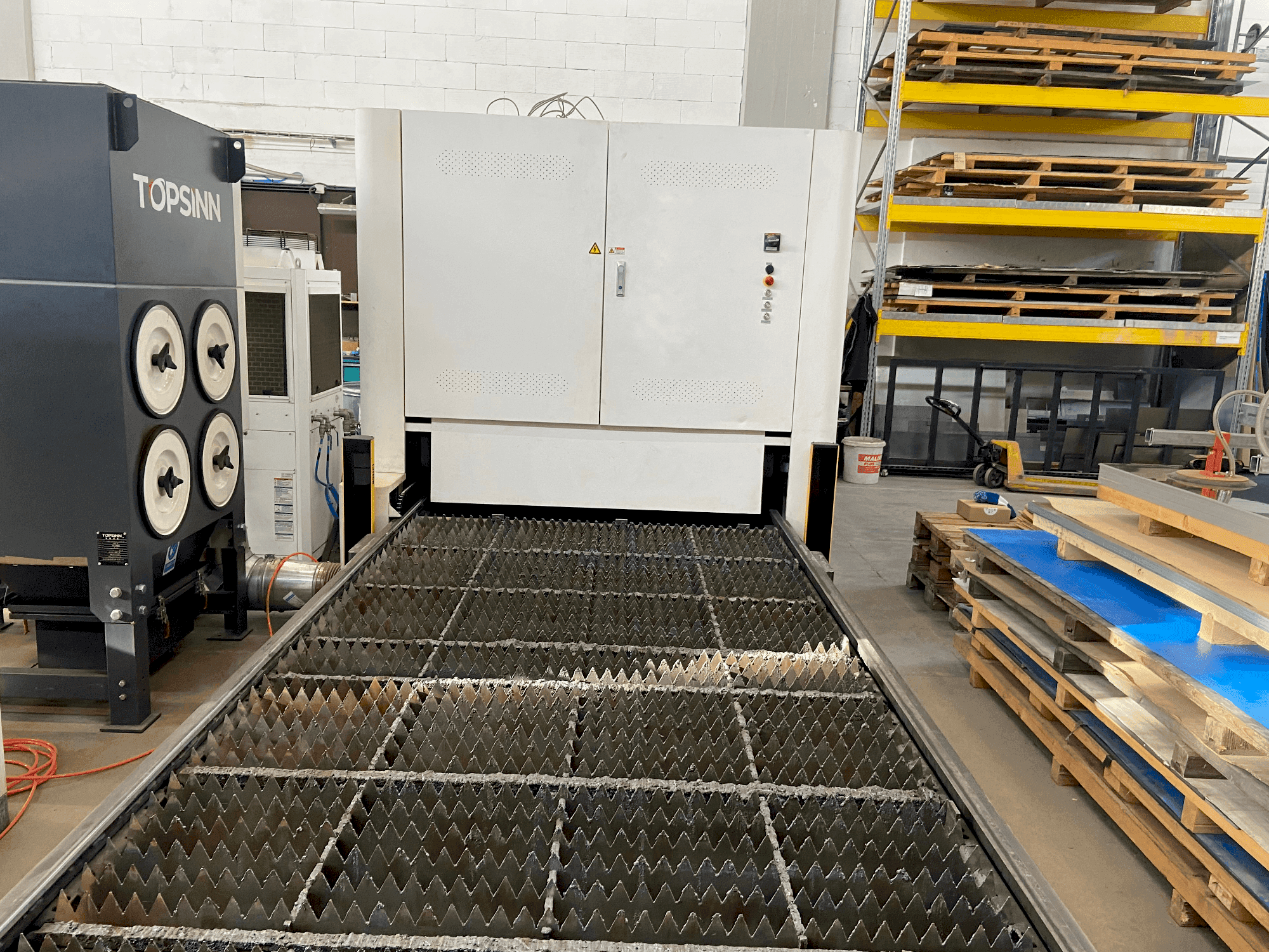 Вид станка Bodor C3  спереди