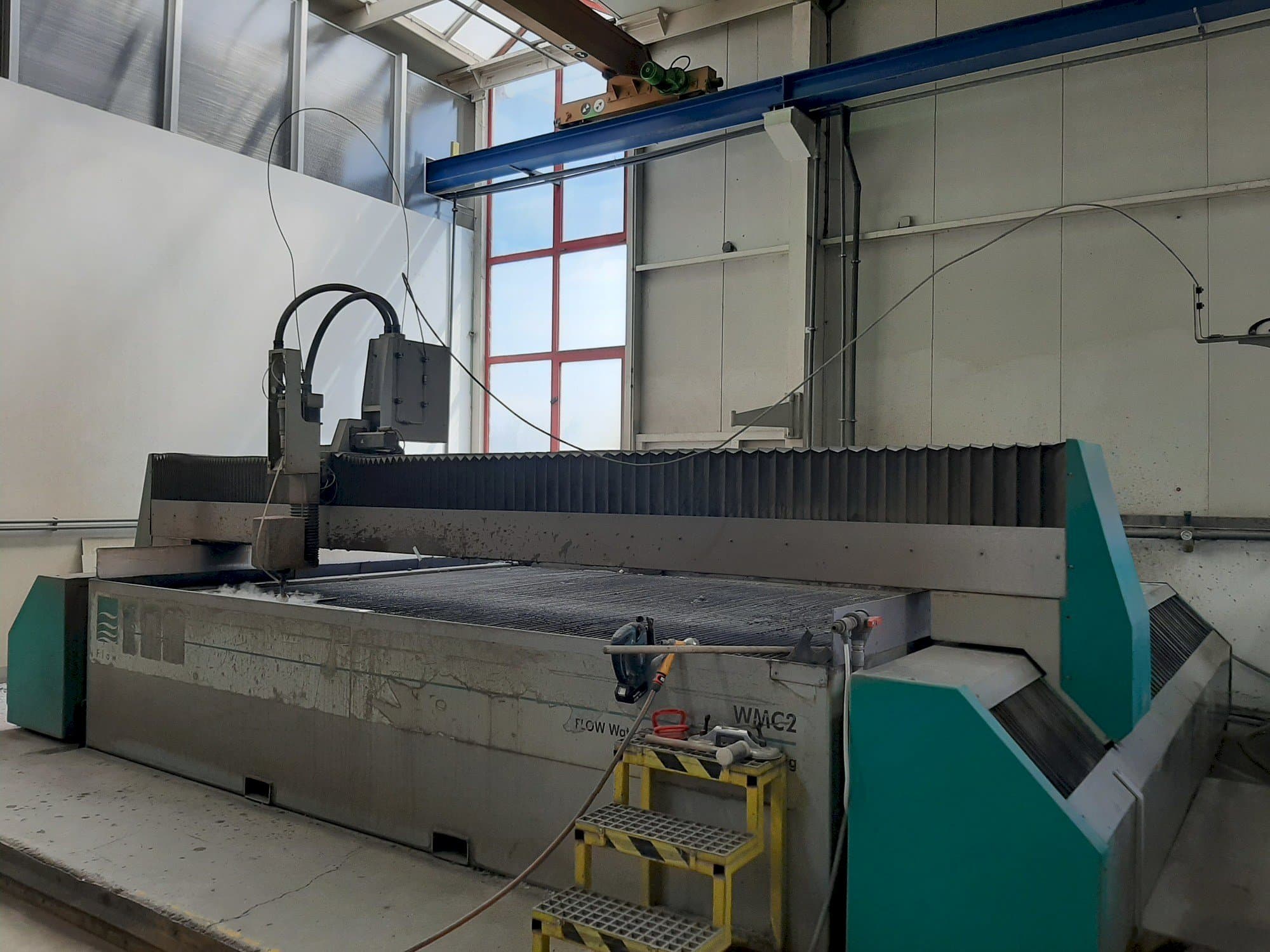 Вид станка Flow WMC2 4030  спереди