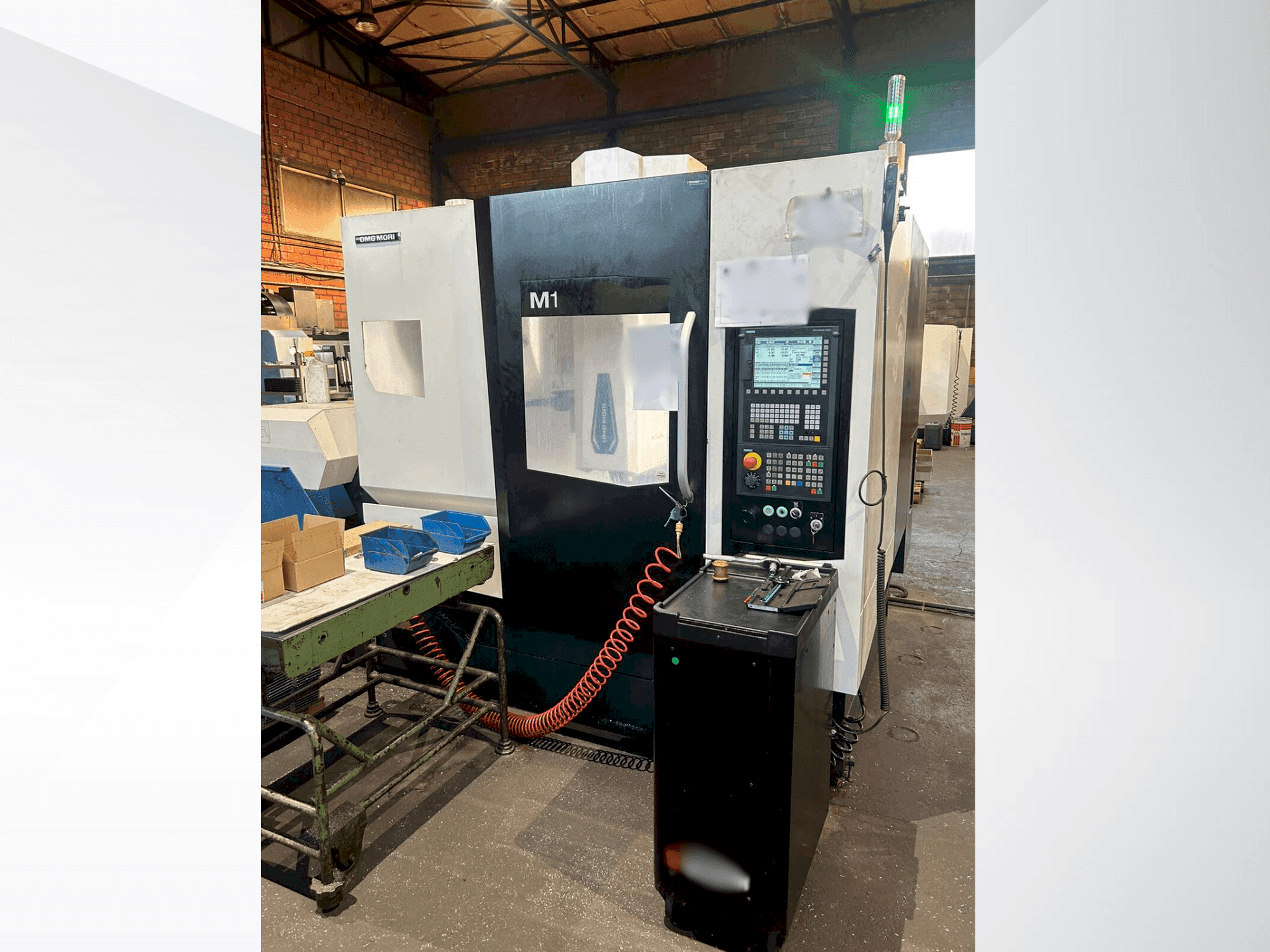 Вид станка DMG MORI M1 PRO  спереди