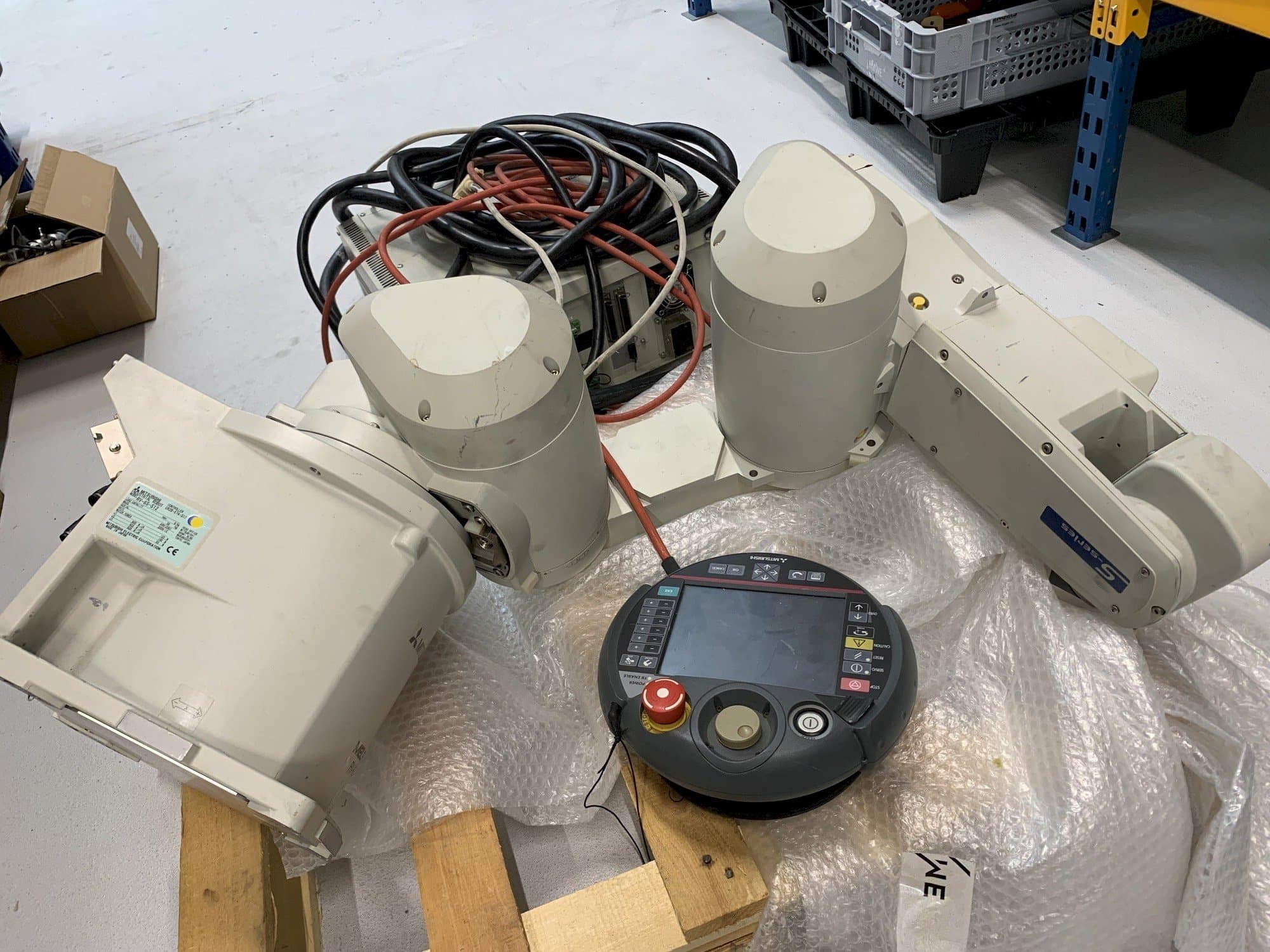 Вид станка Mitsubishi Melfa RV 6S  спереди