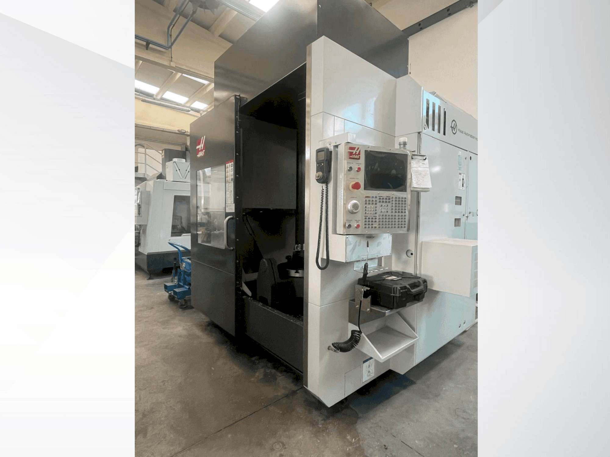 Вид станка HAAS UMC750SS  спереди