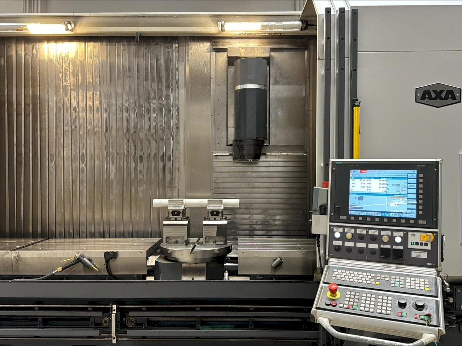 Вид станка AXA VHC-2  спереди